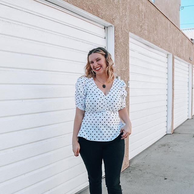 Are you a dress for success person or a pjs person when working in quarantine? ⠀
.⠀
I&rsquo;ve definitely been taking advantage of working in a T-shirt and shorts all day.⠀
.⠀
.⠀
#californiablogger #smallblogger #millennialblogger #quarantinelife #wo