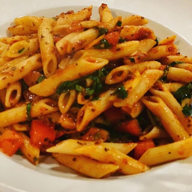 Have you tried our Penne Pomodoro yet??? 😍 Available in Gluten Free and Non. Come see us tomorrow, we open at 3 ☺️ #lemmosgrill #lemmosgrillmoorpark #805eats #yum #pennepasta #pomodoro #vegetarianfood #venturacounty #venturacountyfood