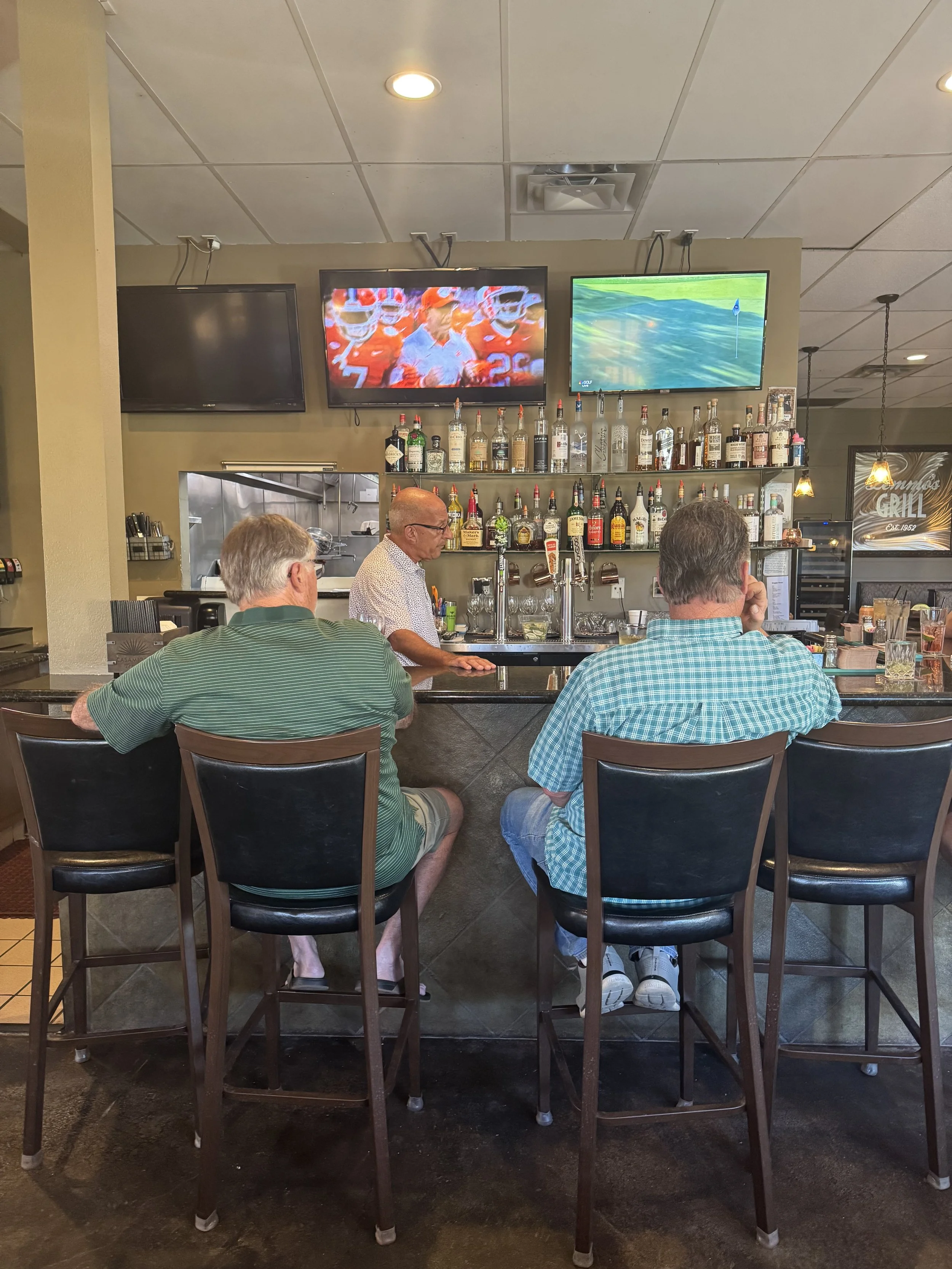 Lemmo's Grill — Italian restaurant dining room in Moorpark CA