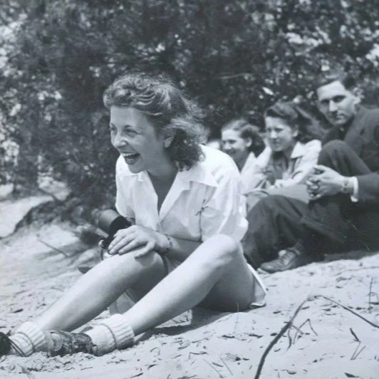 Dansdocent Roosje Glaser overleefde Auschwitz door te dansen – nu zijn haar films te zien