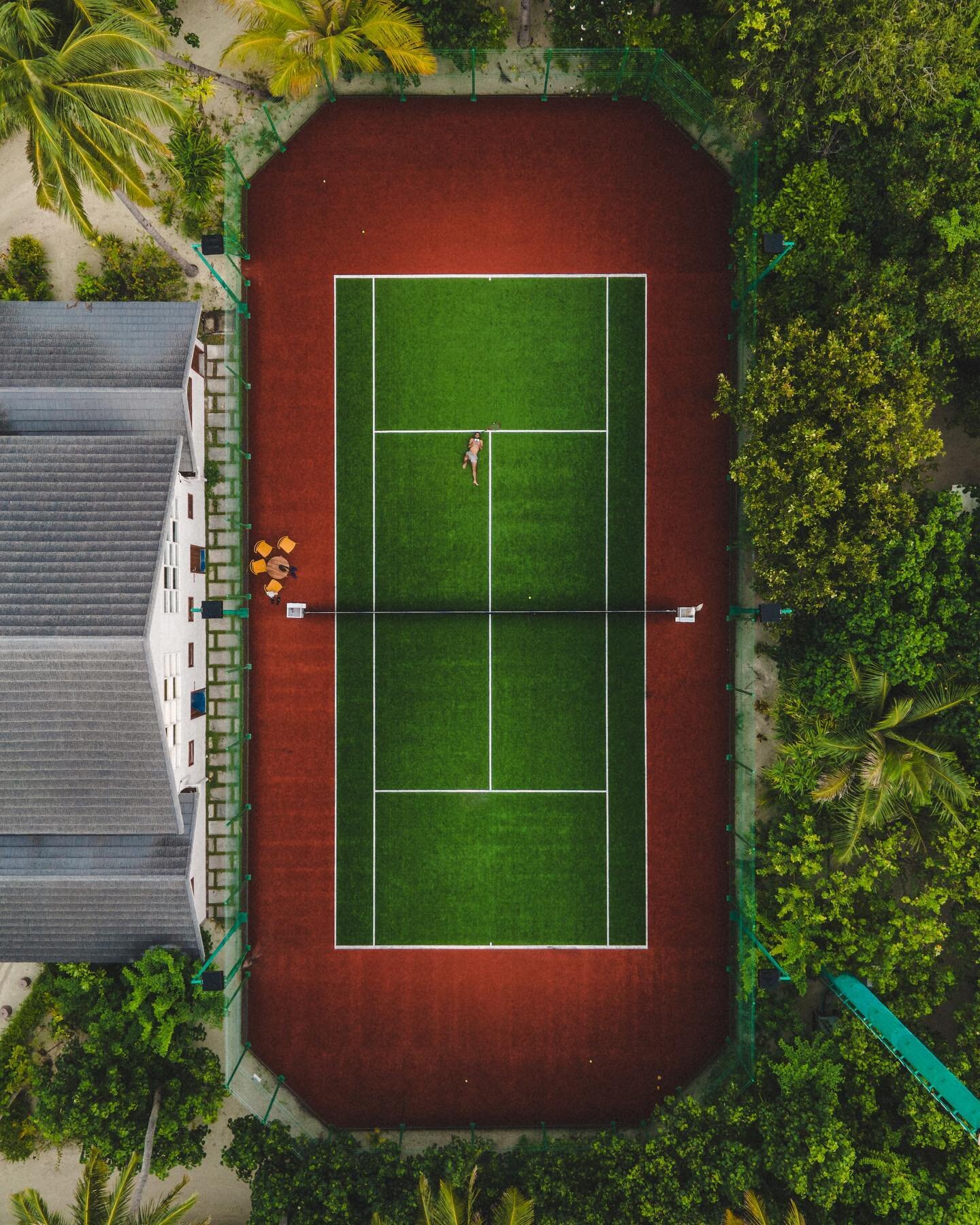 A tropical match isn&rsquo;t a bad idea 🎾 and almost crashed my drone lol 🙄 swipe across! 🎥 #anomadmaldives