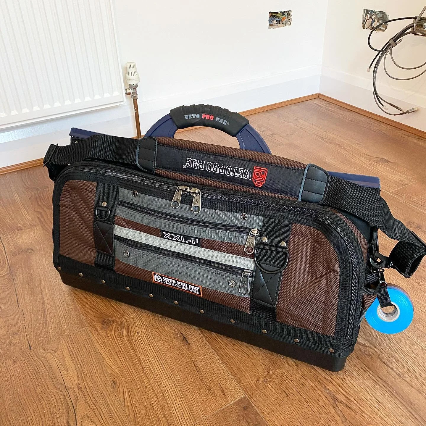 Absolutely made up with my new Veto Pro Pac XXL-F. I&rsquo;ve spent years getting frustrated with tool bags being too small or not having enough pouches, the XXL-F has answered all my prayers 💪🏻 @vetopropac_toolbags
