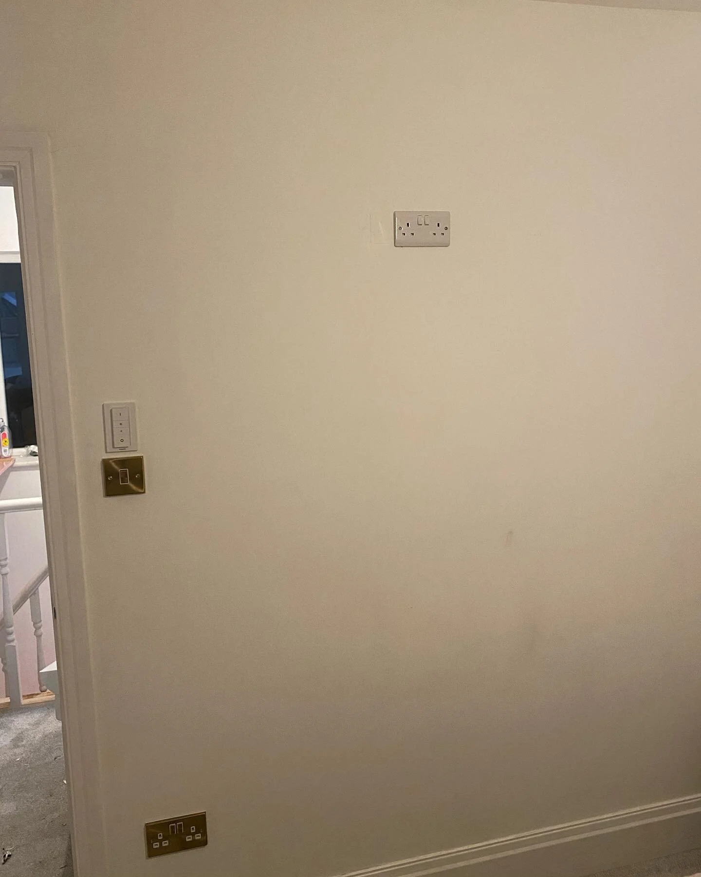 Nice easy job done this weekend installing a double socket ready for a wall mounted TV. Satin brass Click Deco used for the switch and socket. No patching up or damage to the wall 👍🏻 time for a beer 🍺🍺🍺