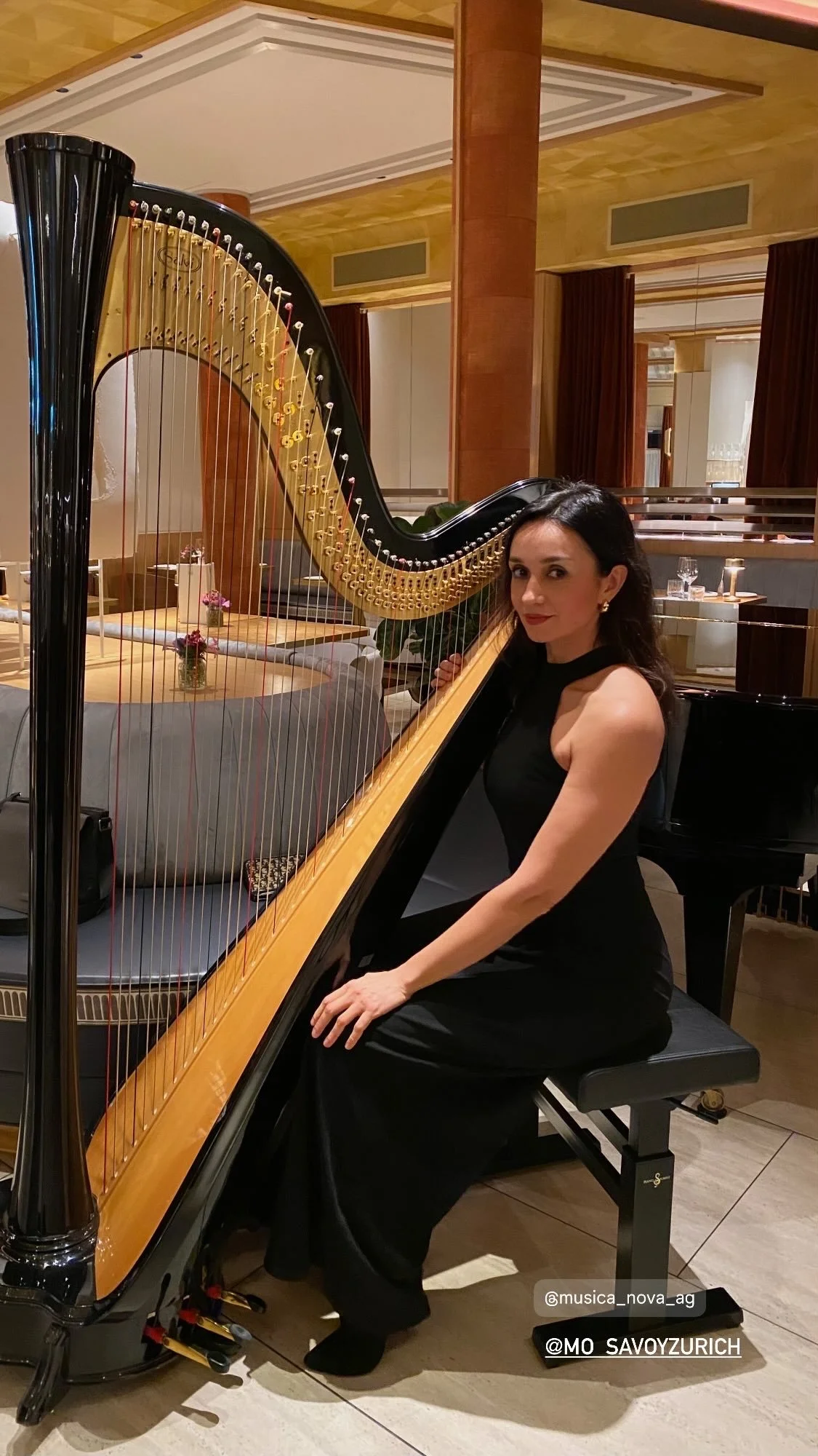 Live-Harfenmusik mit Désirée im Mandarin Oriental Savoy Zürich 