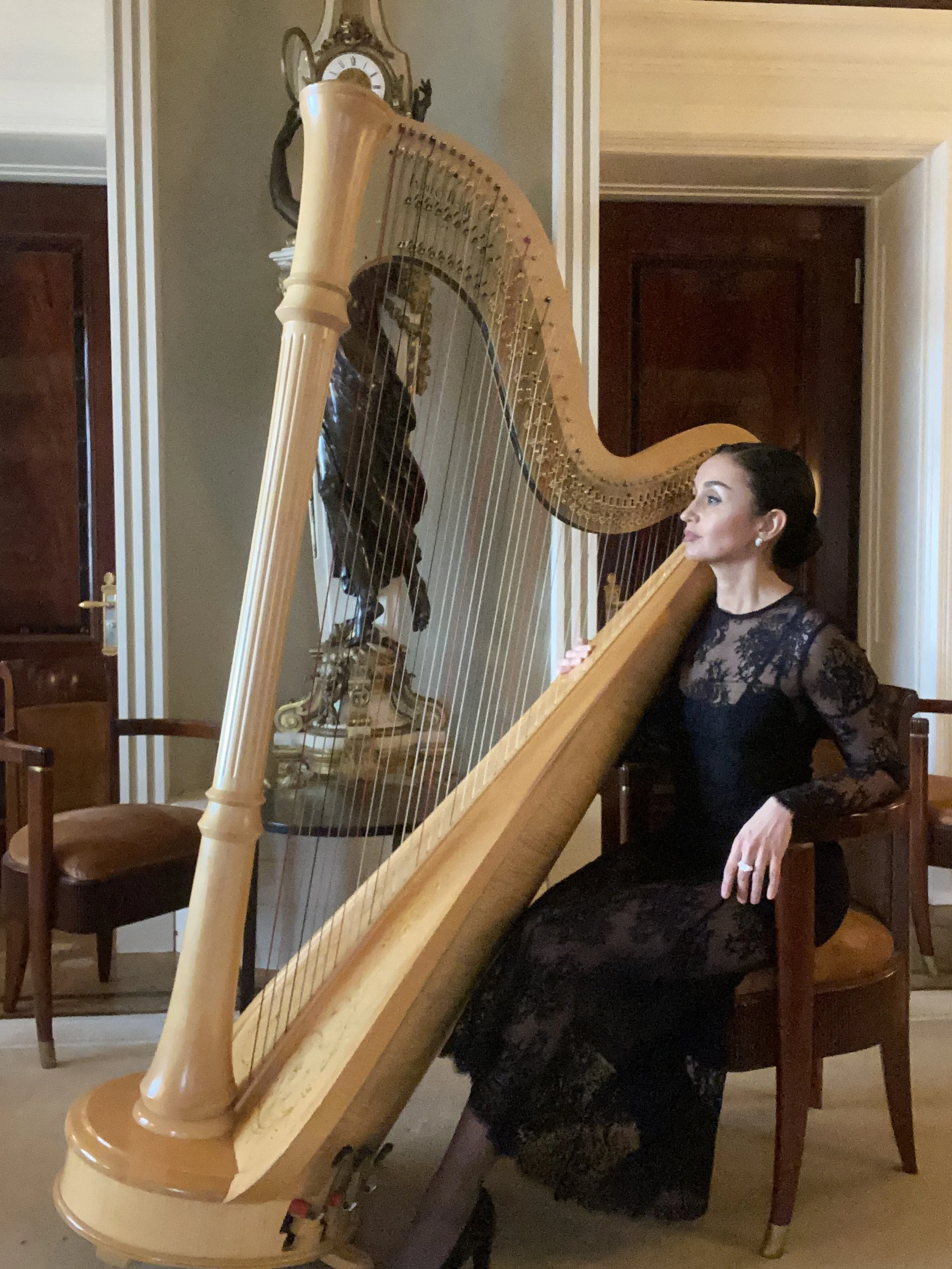 Live-Harfenmusik mit Désirée im Dolder Grand