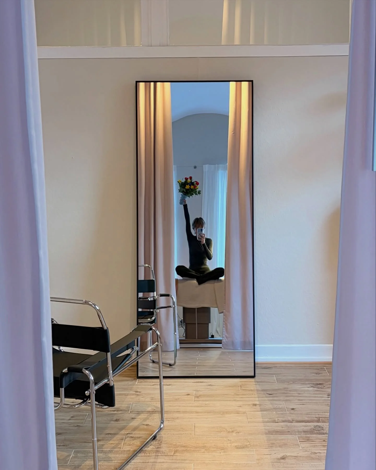 Ich wei&szlig; gar nicht wo ich anfangen soll! 🥹 was f&uuml;r ein Opening 🪩🍾
Danke an alle die mich in meinem Studio besucht haben.
Danke an alle die mir so liebe Worte geschrieben haben.
Danke an alle die mich unterst&uuml;tzt haben.
Danke an all