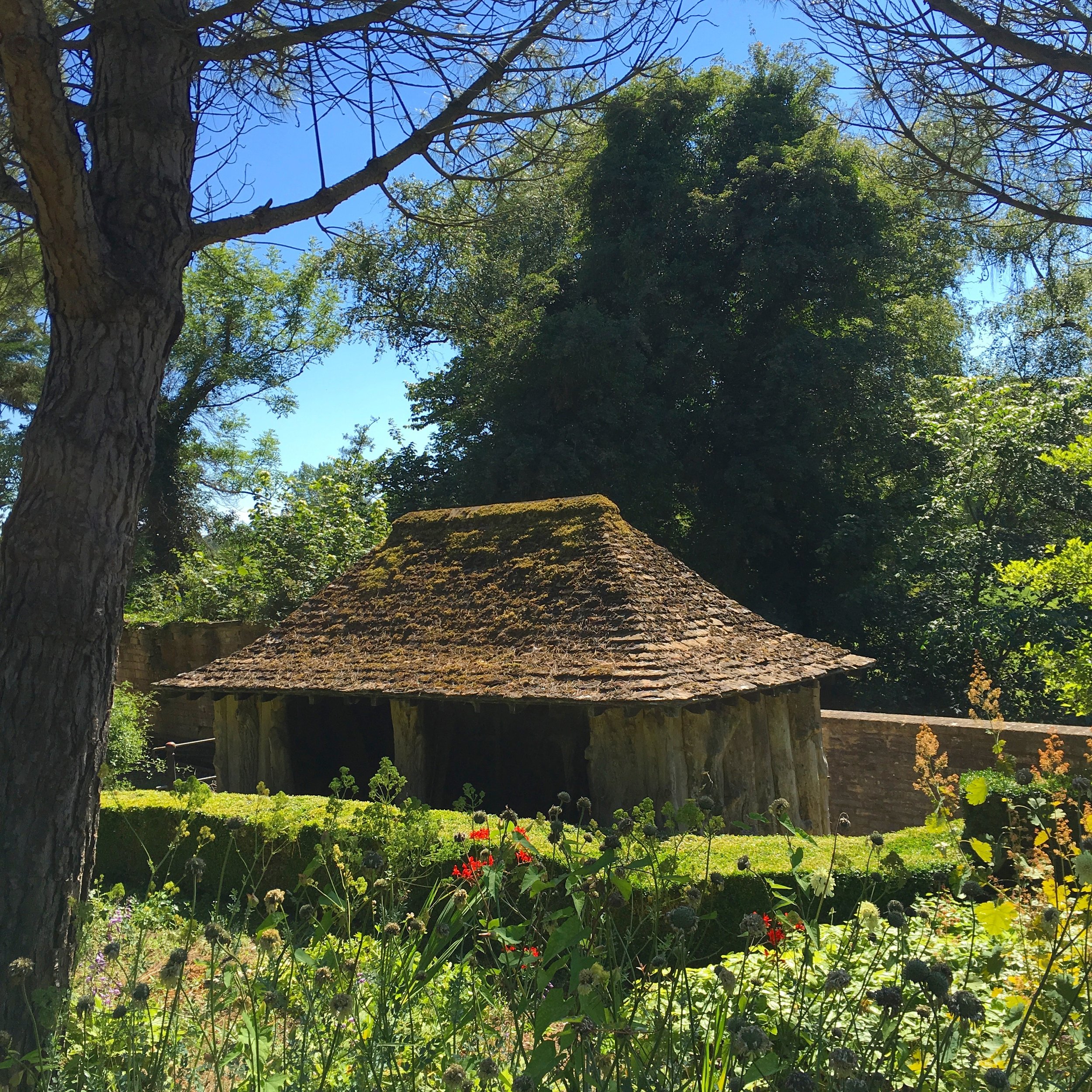 (c) Iford Manor_garden hut in walled garden.JPG