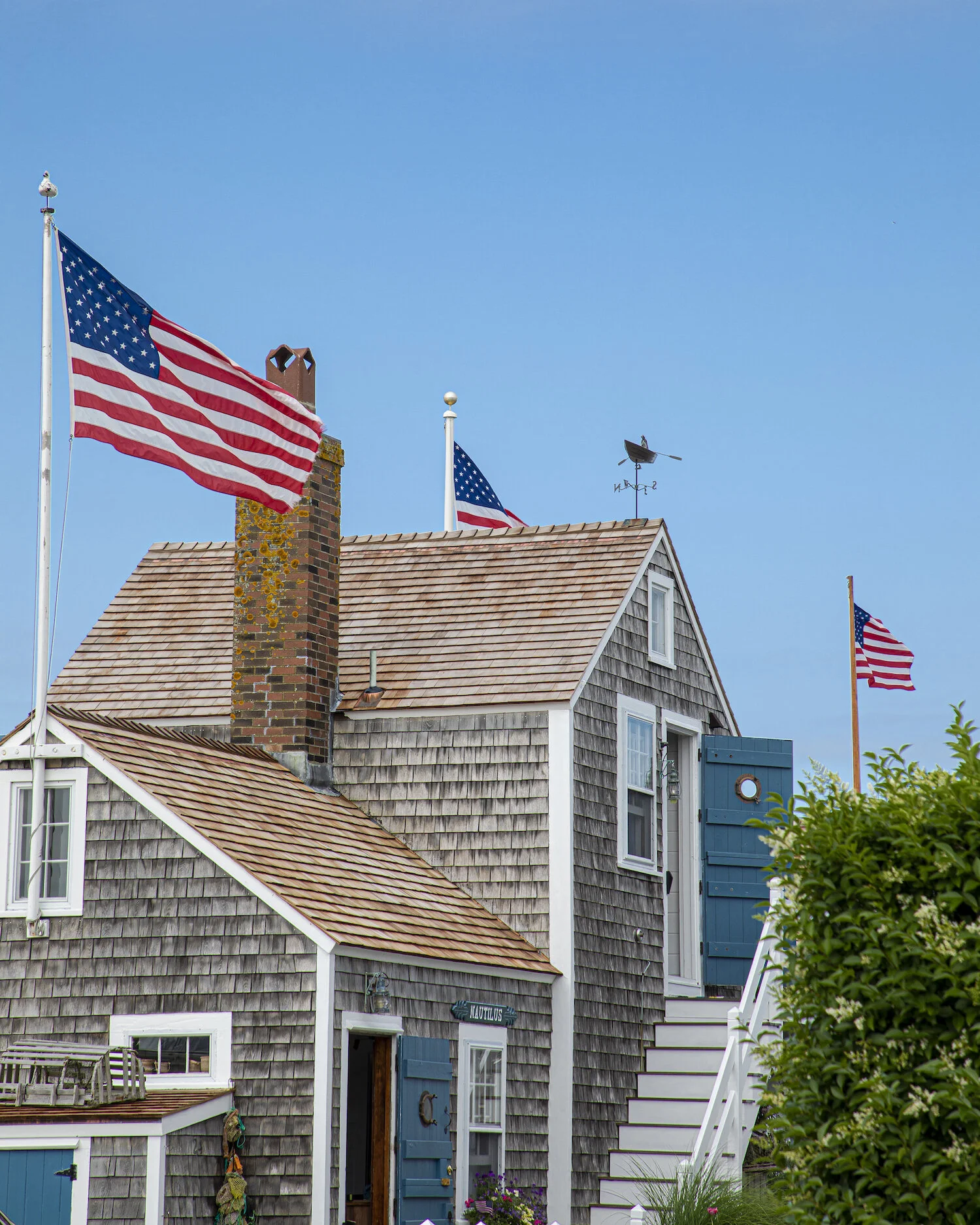 3 flags.jpg