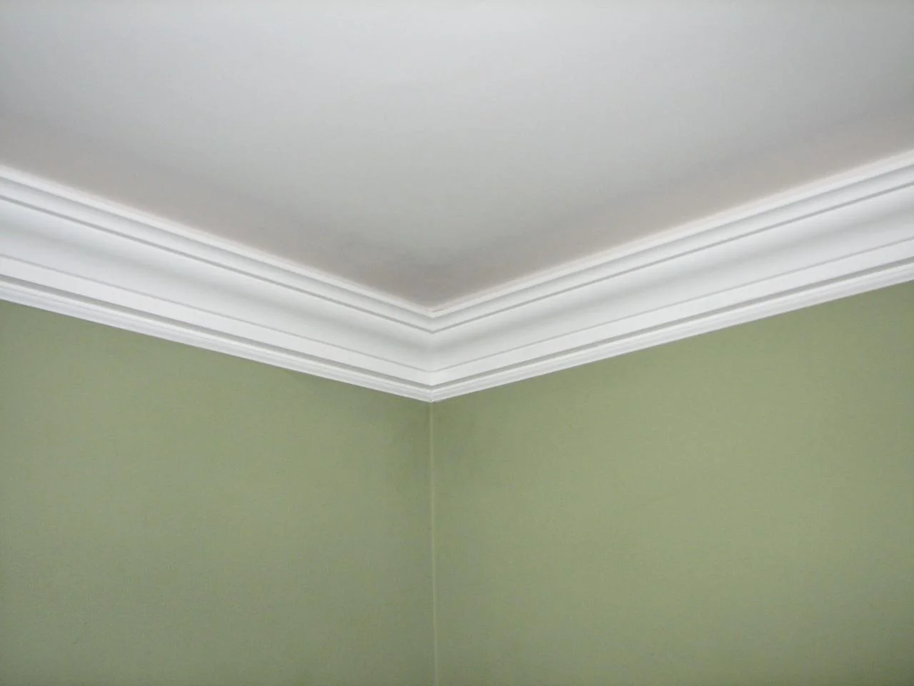 Simple Crown Molding.jpg