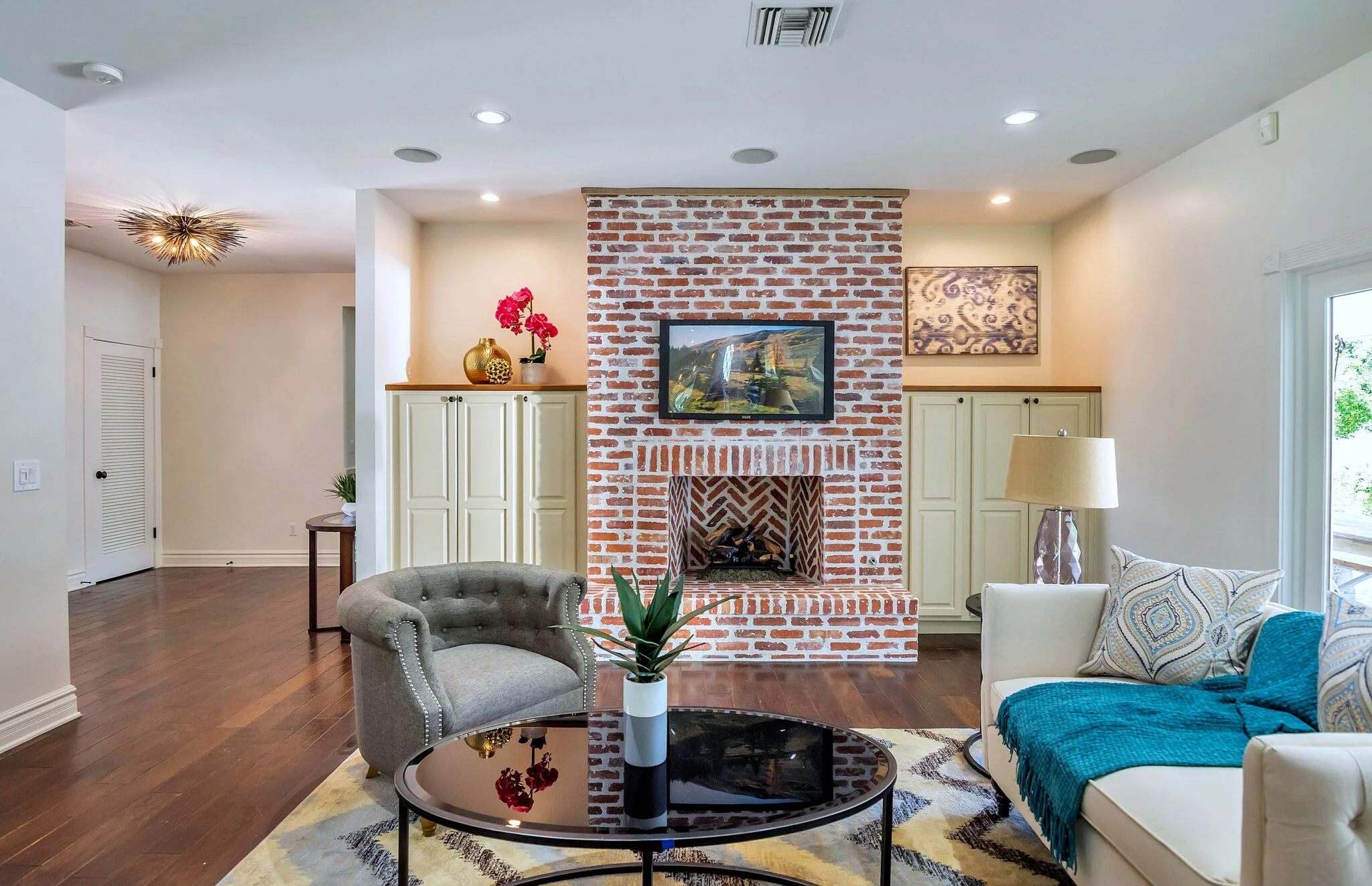 family-room-home-staging-real-estate-greater-phoenix-arizona-staged-to-sell-2.jpg