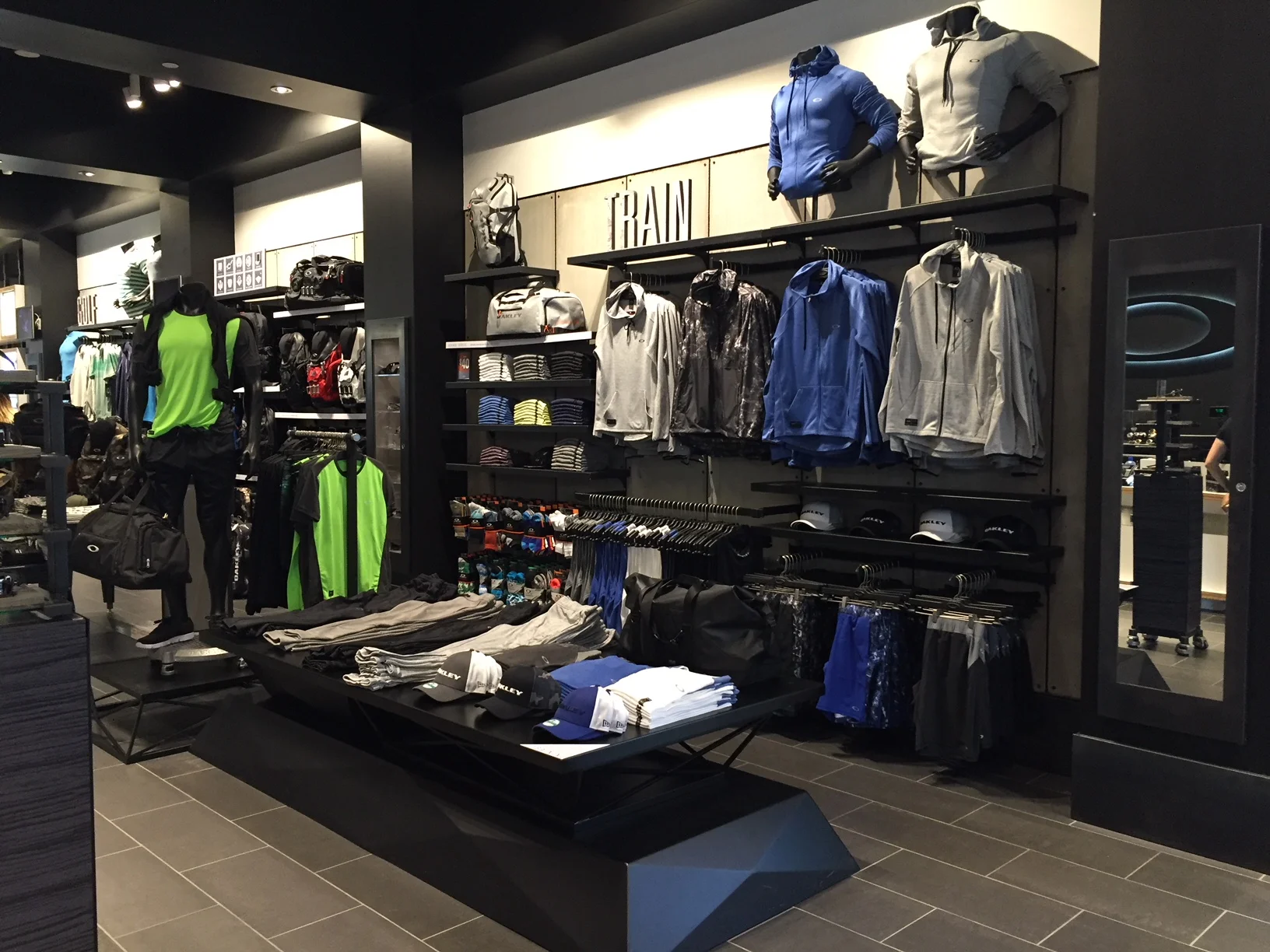 MENS TRAINING SECTION.JPG