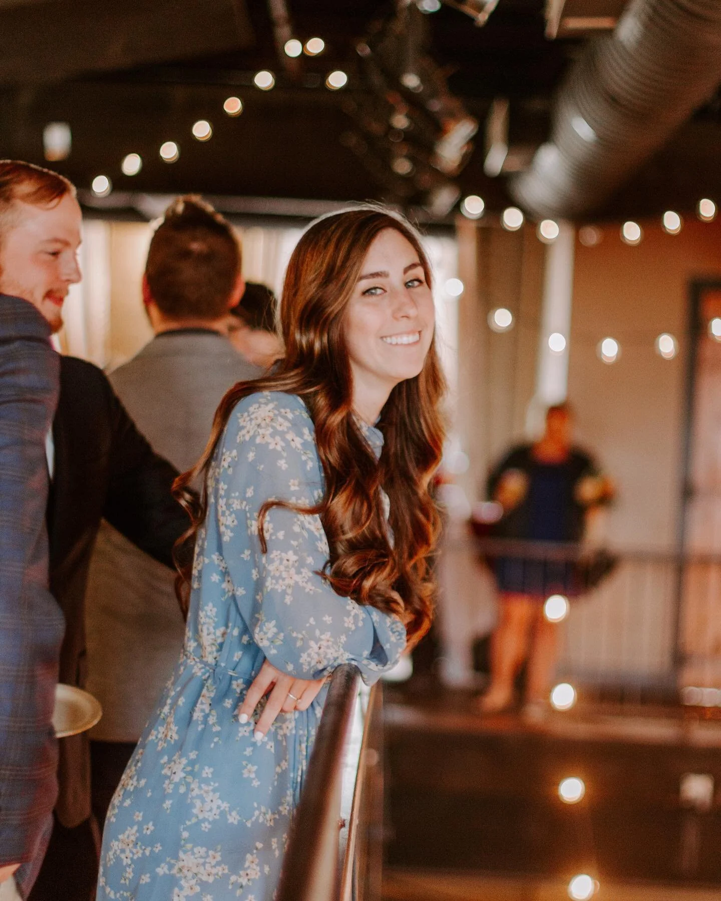 No pumpkins or mums in sight (yet) but I&rsquo;m realizing it doesn&rsquo;t take much to savor the season. A few things bringing fall to life right now...

The entire house smelling like the apples and cinnamon simmering on the stove. 🍎 

Summer clo