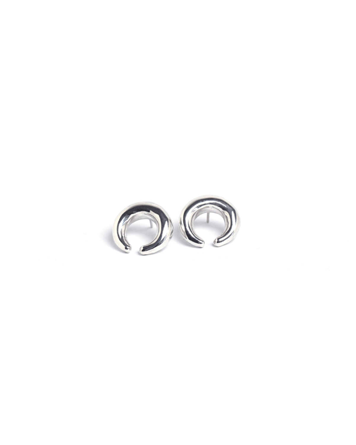 InArms_Product_0037_earring_horn2_webready.png