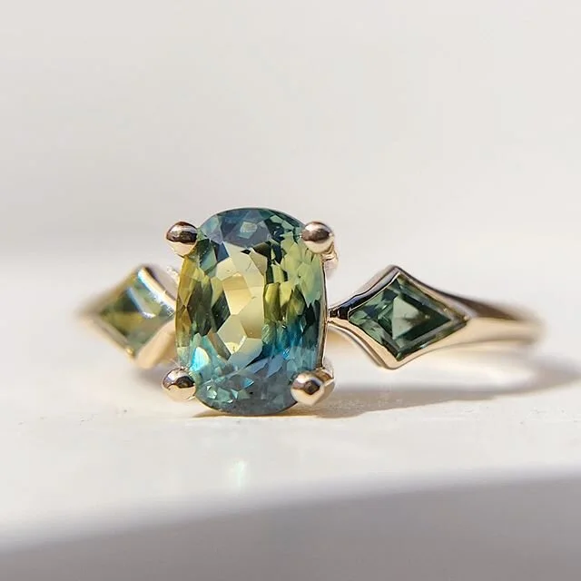 Another NEW ring hitting the site soon! A 1.3ct Australian parti sapphire set between two complimentary kite sapphires ✨ dm for first dibs😉