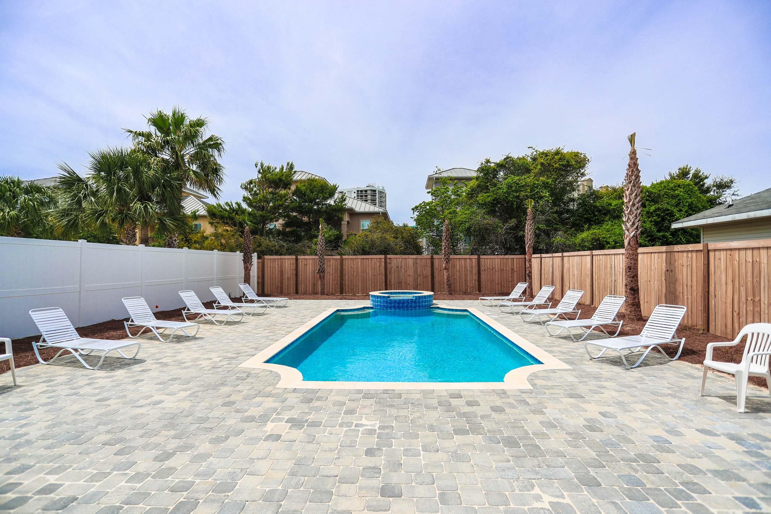 Outdoor Private Pool & Spa