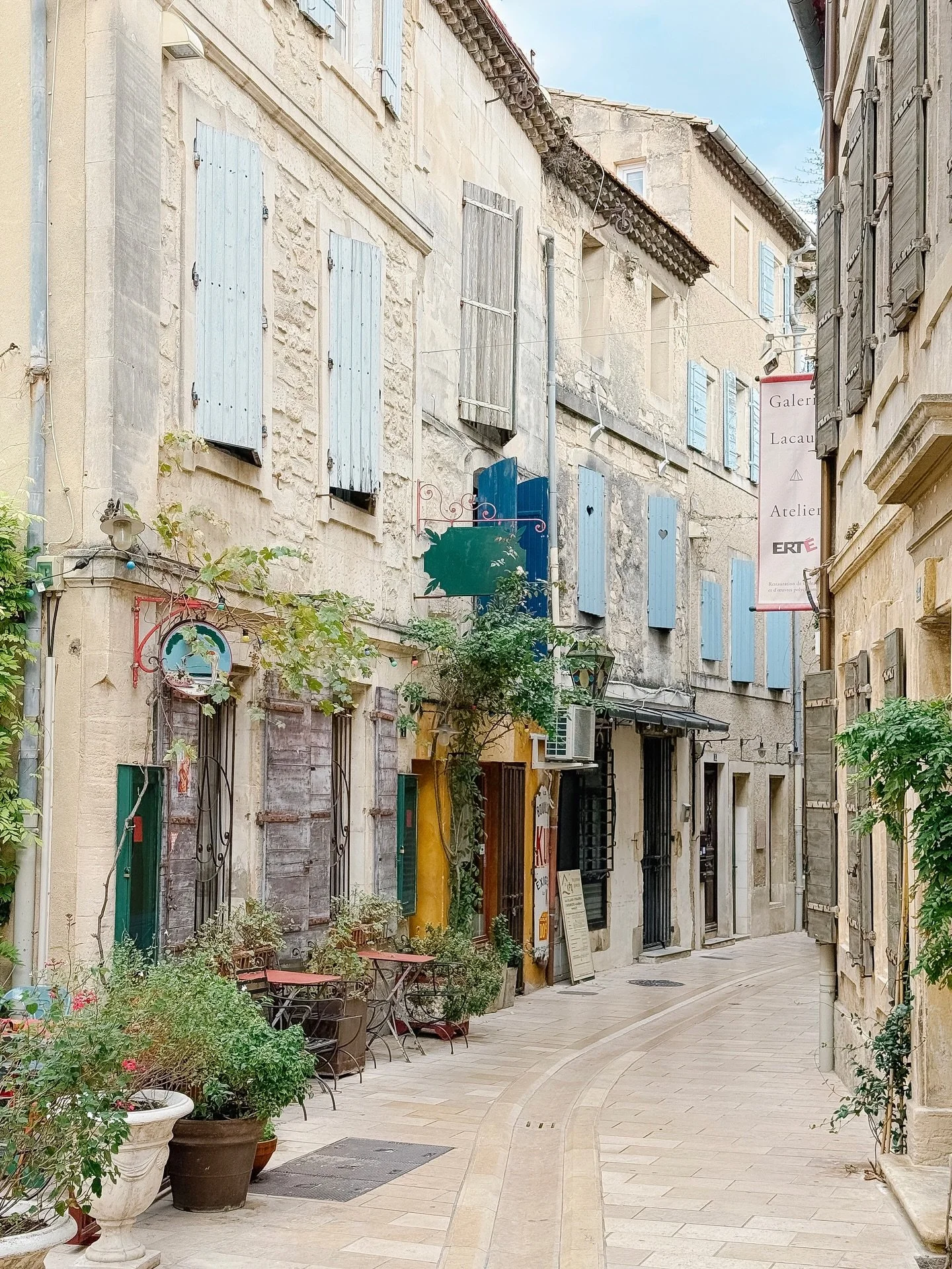 St. R&eacute;my de Provence is such a charming village with beautiful shops. I worked out a different itinerary for my current group as I have several ladies that have come on my tour before. I was thrilled to add St. R&eacute;my to the list of villa