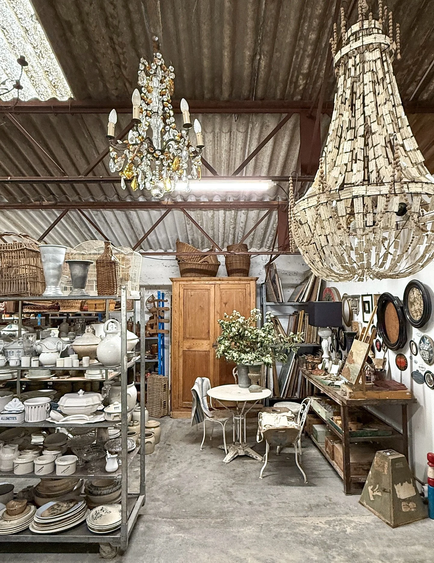 We were up bright and early this morning for a day of antiquing in Provence!  Here are a few photos from our day at the Villeneuve-l&egrave;s-Avignon brocante @brocantevilleneuvelesavignon and also Sandrine and Didier&rsquo;s amazing showroom in Avig