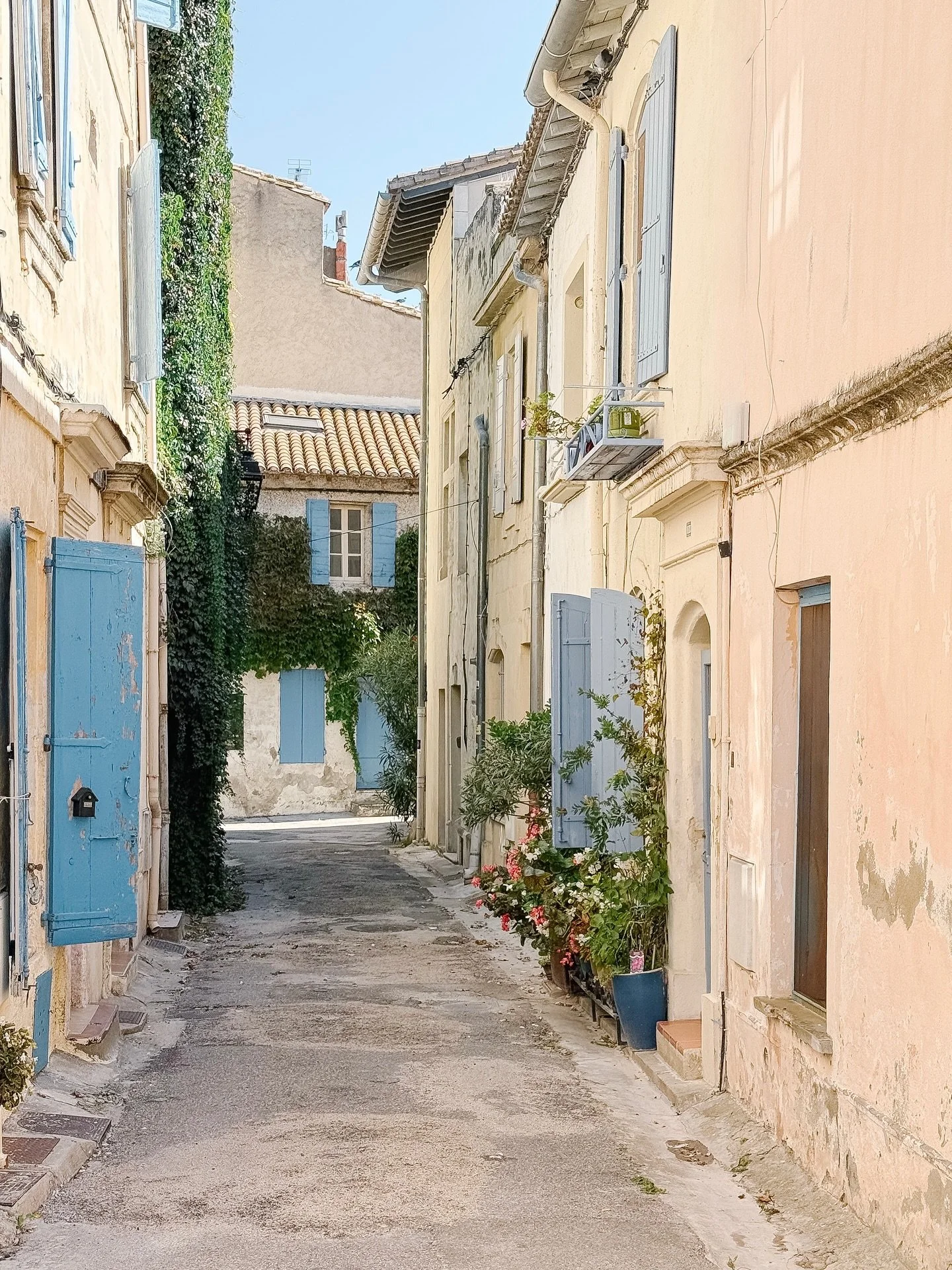 I could happily wander the streets in Arles for hours finding pretty spots and tucked away gems in hidden corners to photograph 💗