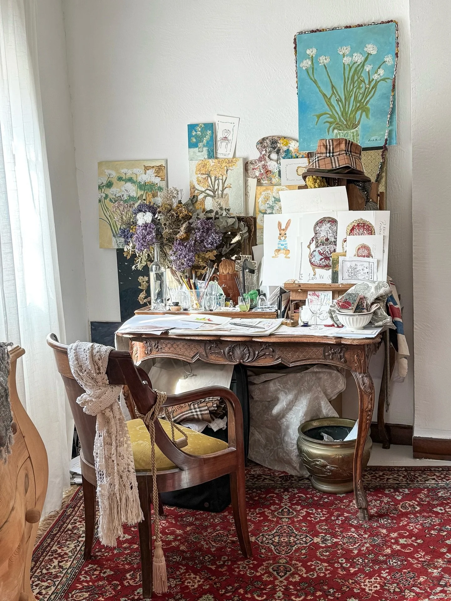 An artist&rsquo;s corner. @amandadaniel.com__  I love the creative energy you find in Provence. There is something about this beautiful place that inspires many! @amandadaniel.com__ @usuallyinprovence