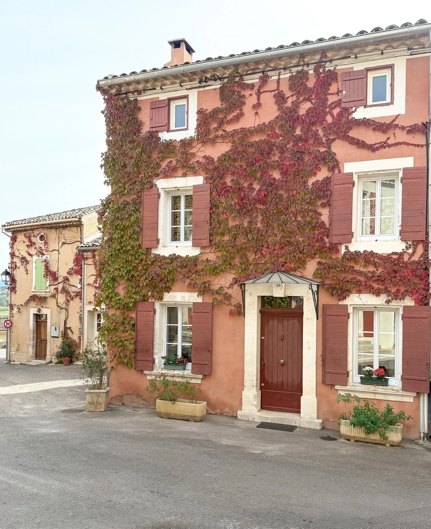 We had lunch today at Bar des Amis @bardesamisvillars.  It was one I had been wanting to try for awhile and it did not disappoint!  It is in the village of Villars which was so charming.  Add it to your list if you come to the Luberon region of Prove
