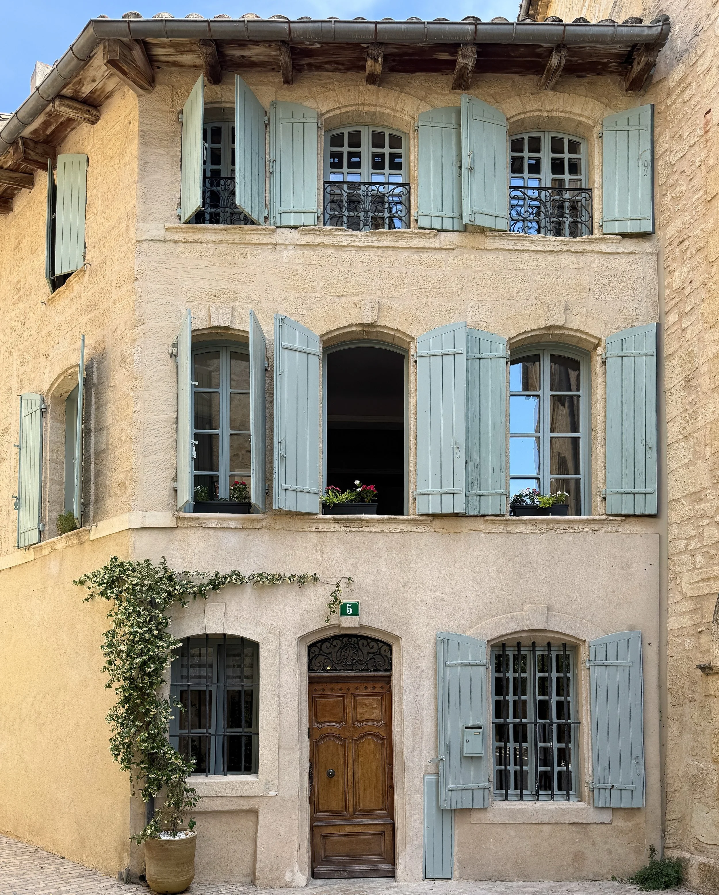 📷@arosynote. My good friend, Tricia, @arosynote has been here in Provence with me these last 2 weeks. I was very sad to say goodbye to her today. Tricia is an amazing photographer, and I wanted to share some of my favorite pictures around Provence t
