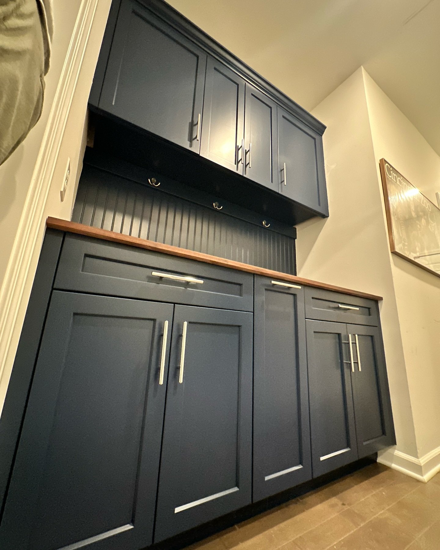 Drop zone build completed with a deep blue finish and a walnut top to bring some extra warmth to this functional space. Perfect for hanging up a purse or a leash or stashing away a few extra items outside the kitchen. 

Doors: L034 | F1223 | flat pan