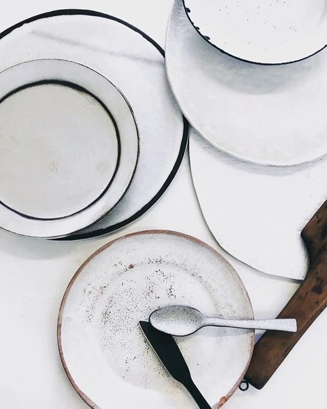 ▪️working or vacation▪️ #workingonvacation #thisisntworkingtome #loveproping #caniownallofthis  #propworkshop  #tabletop #neutrals