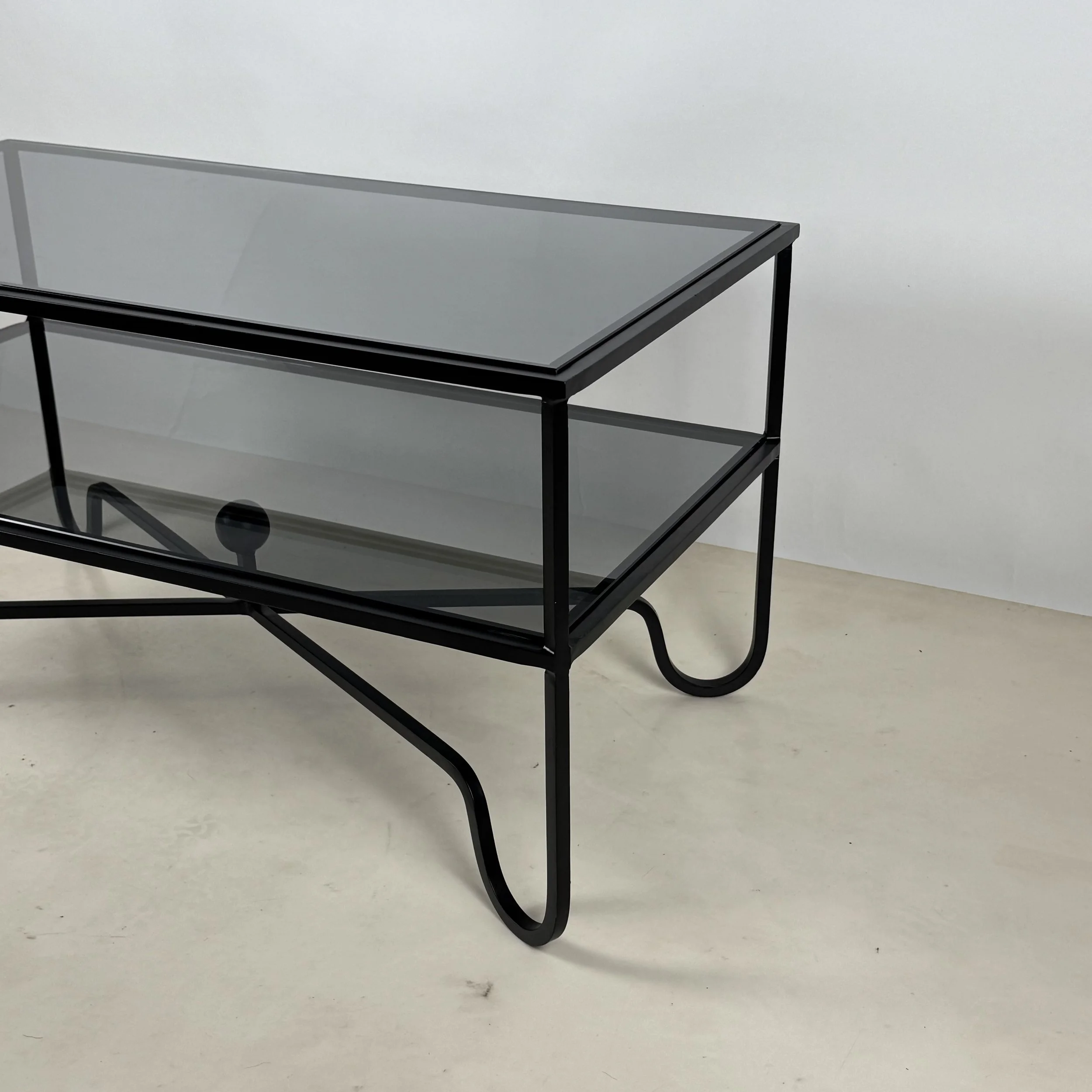 2 Tier Entretoise Smoked Glass_4.jpeg