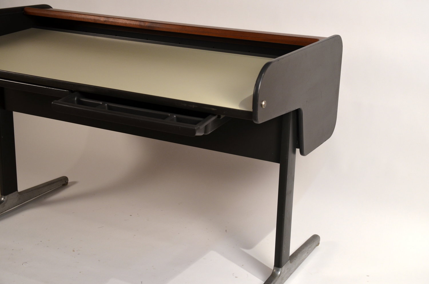 Action Office 1 Roll Top Desk By George Nelson For Herman Miller