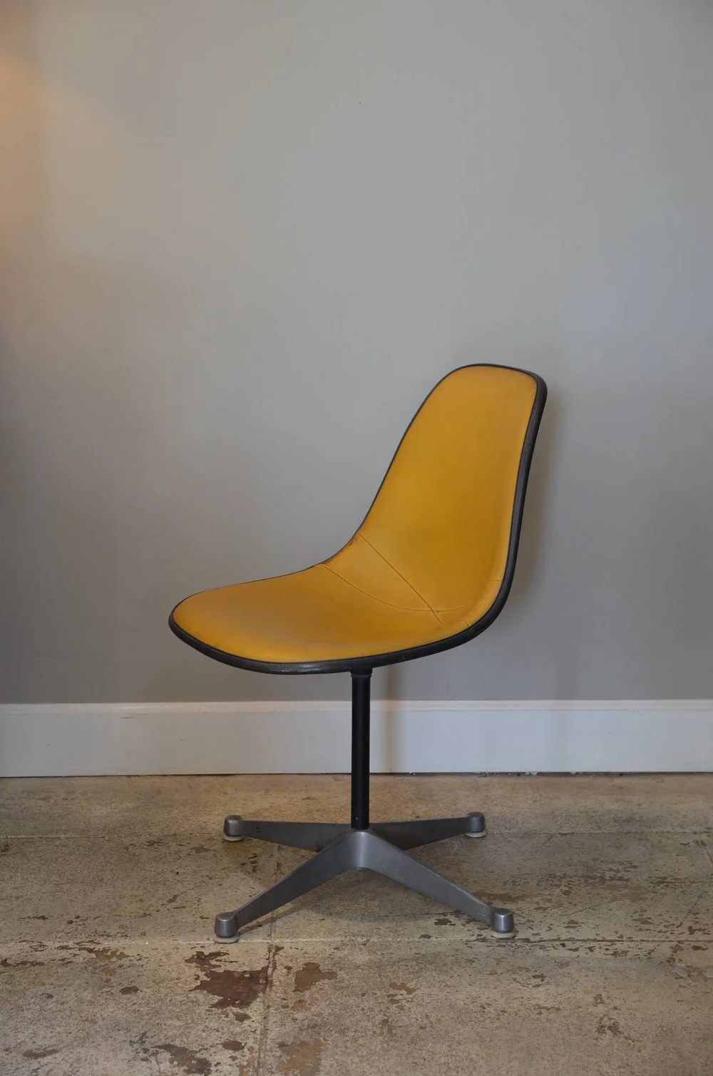 Set of Three Vintage Swiveling Chairs by Eames for Herman Miller