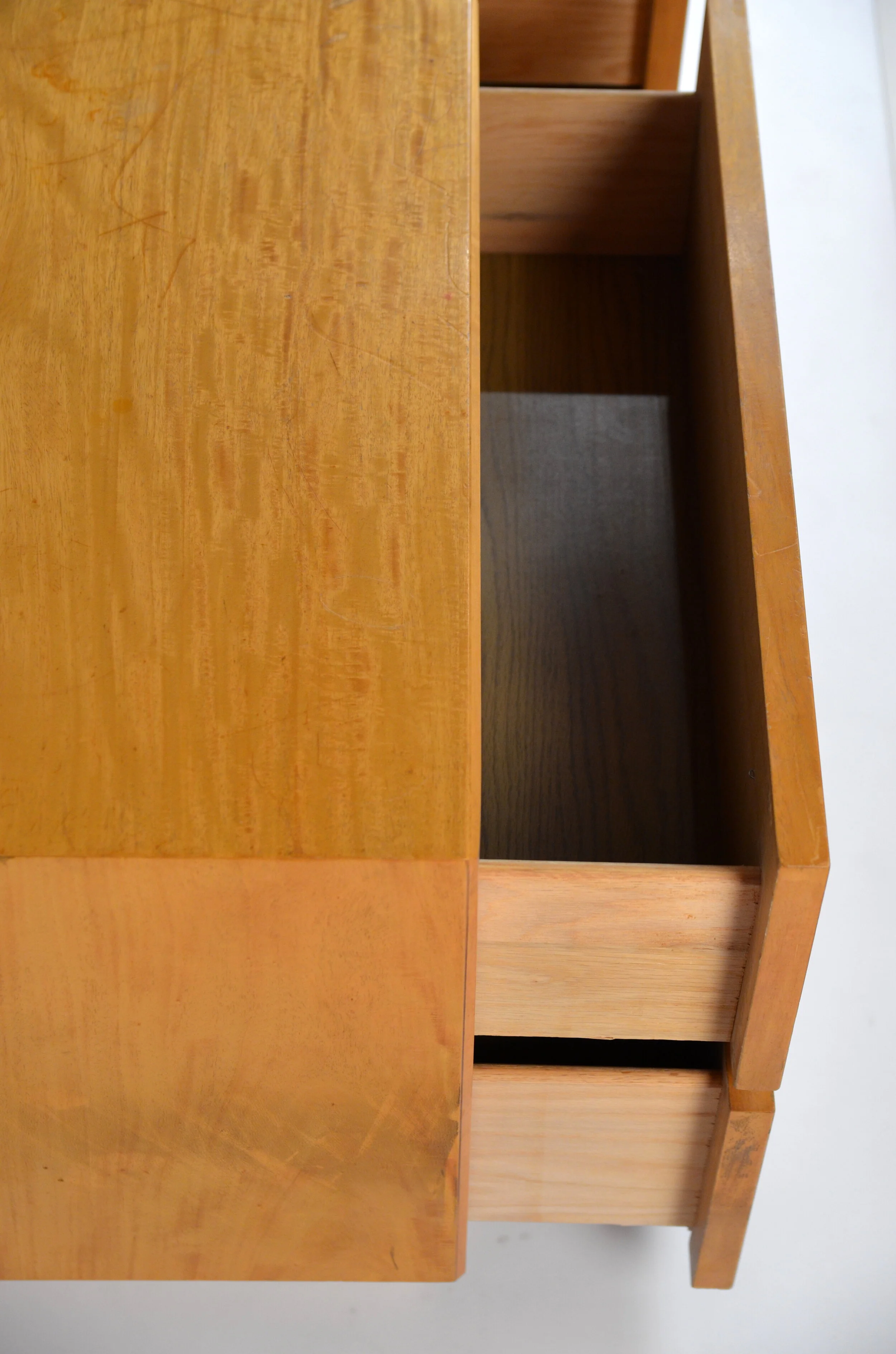 Pair of Lane burlwood nightstands (7).JPG