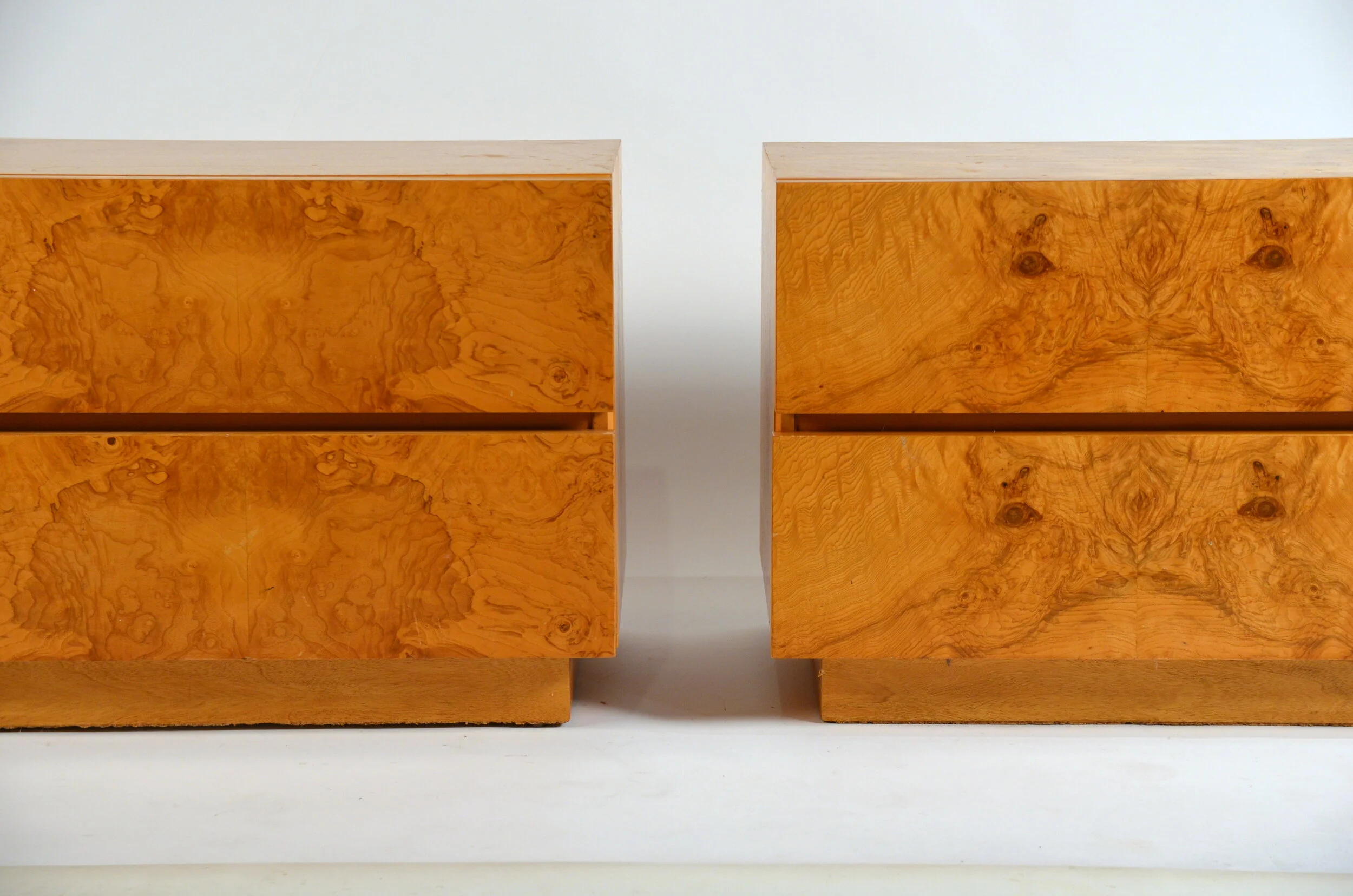 Pair of Minimalist 'Amboine' Burl Wood Nightstands by Design Frères