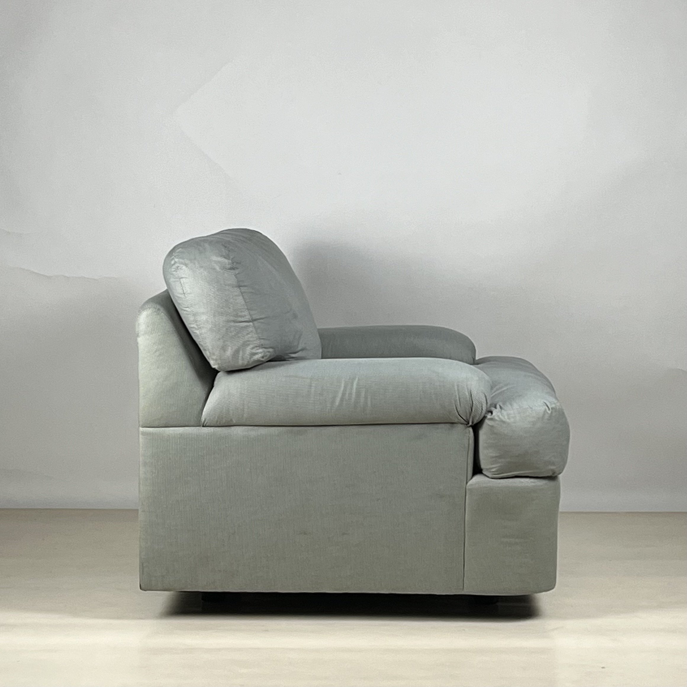 DIRECTIONAL Lounge Chair 7.jpeg