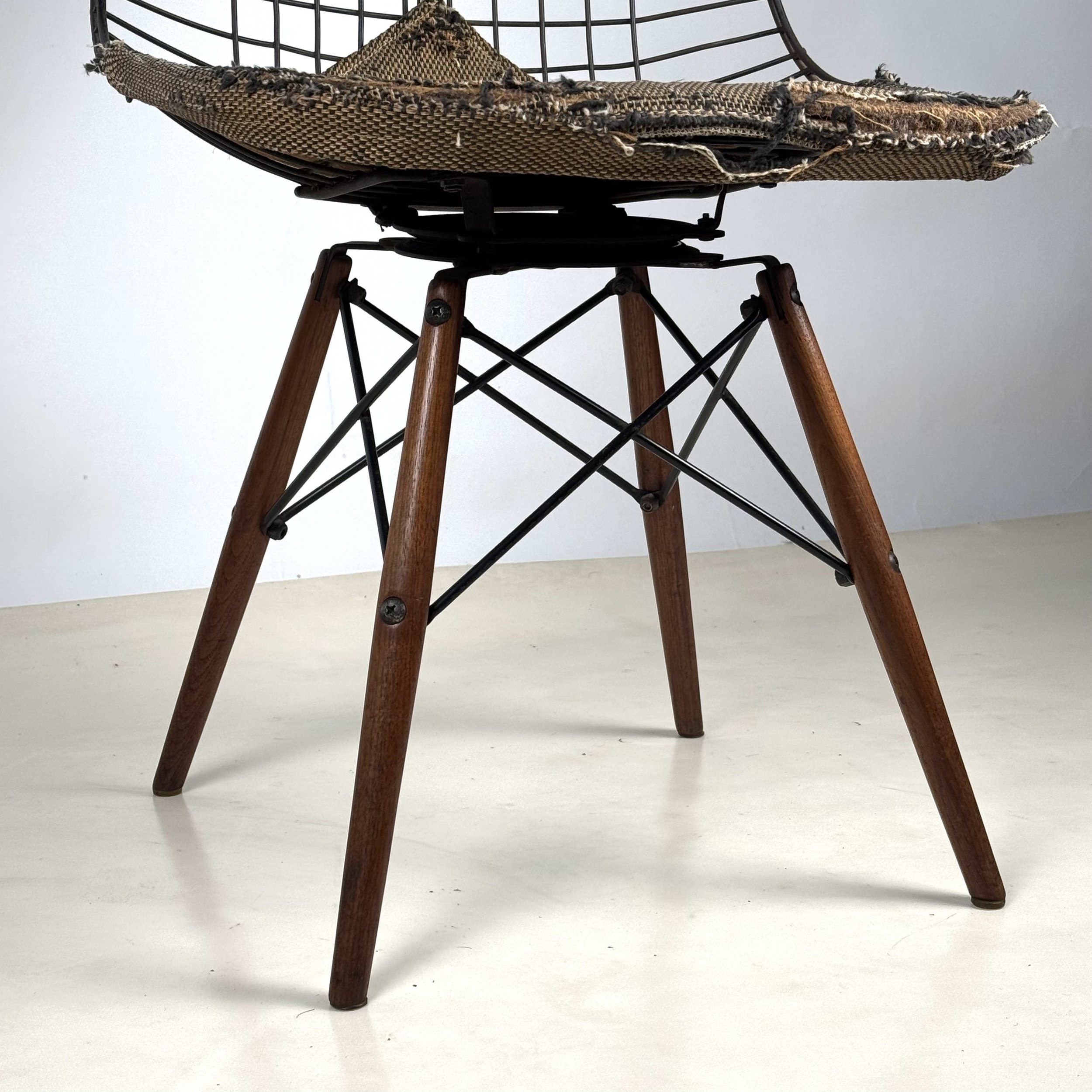 Eames Swivel Dowel Chair 5.jpeg