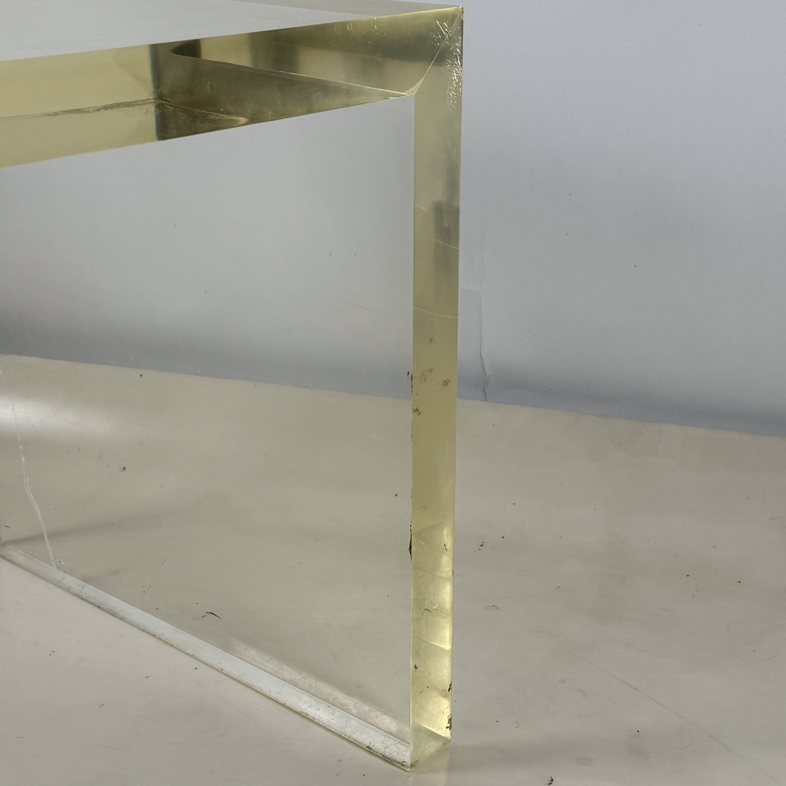 Thick Lucite Side Tabel-6.jpeg