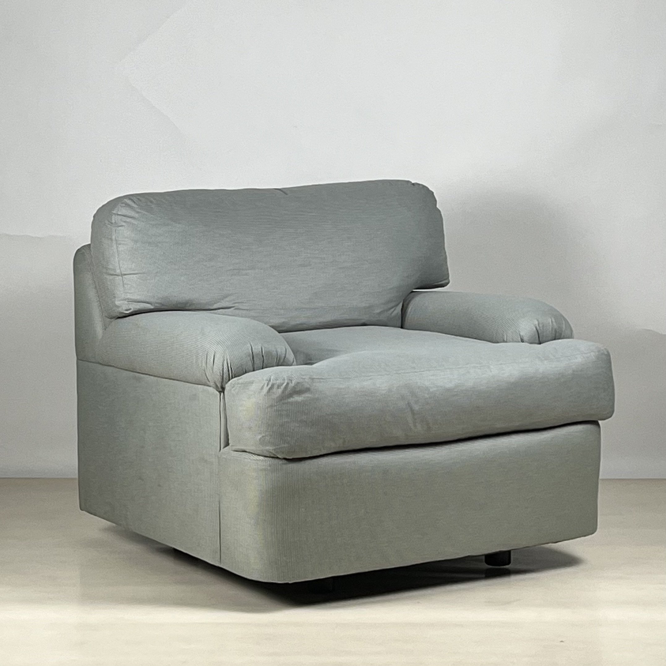 DIRECTIONAL Lounge Chair 6.jpeg