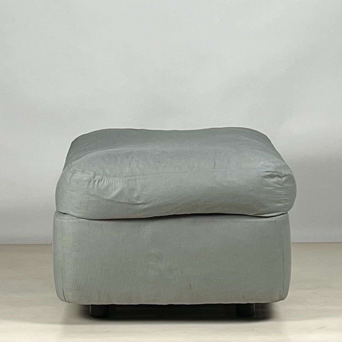 DIRECTIONAL Lounge Chair 12.jpeg