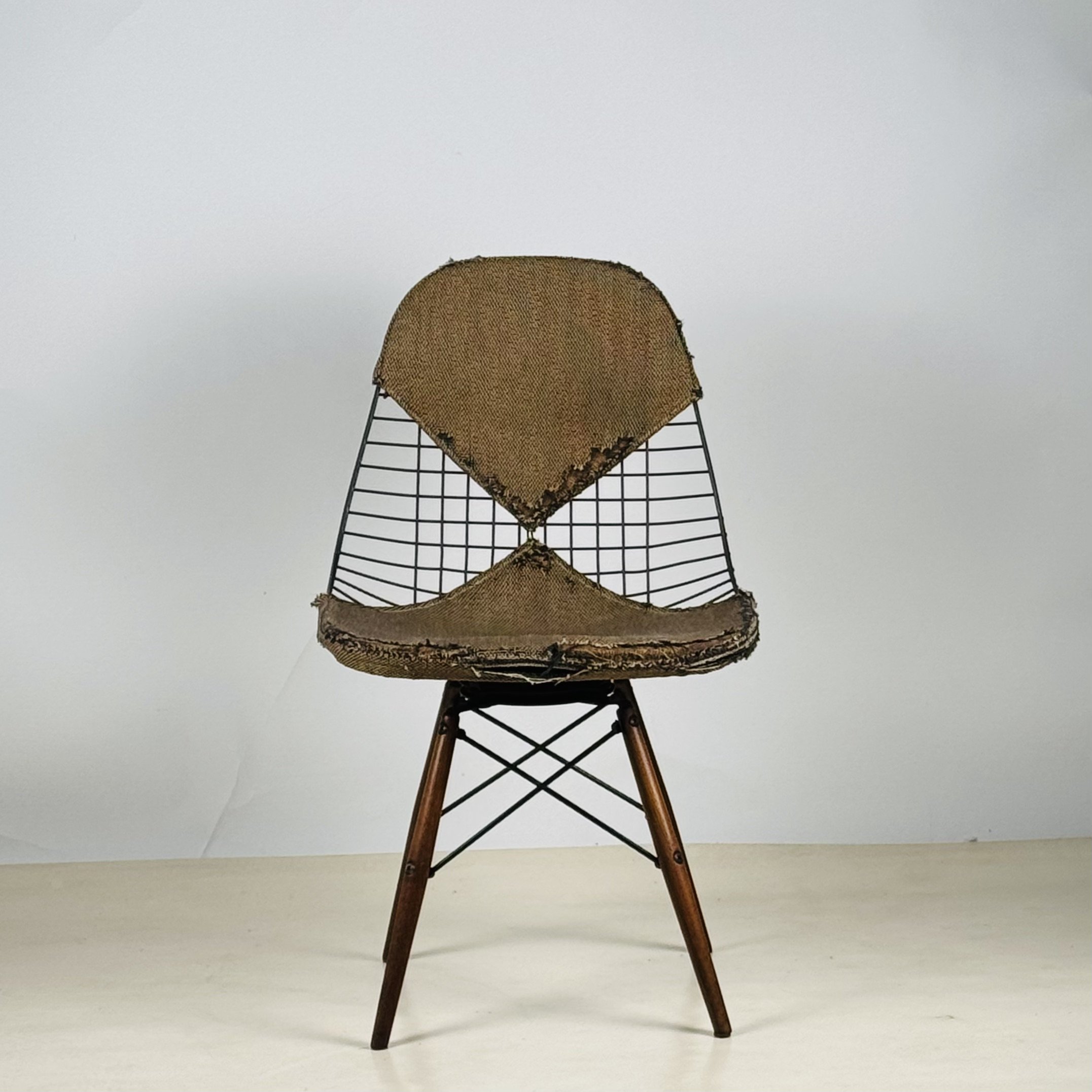 Eames Swivel Dowel Chair 1.jpeg