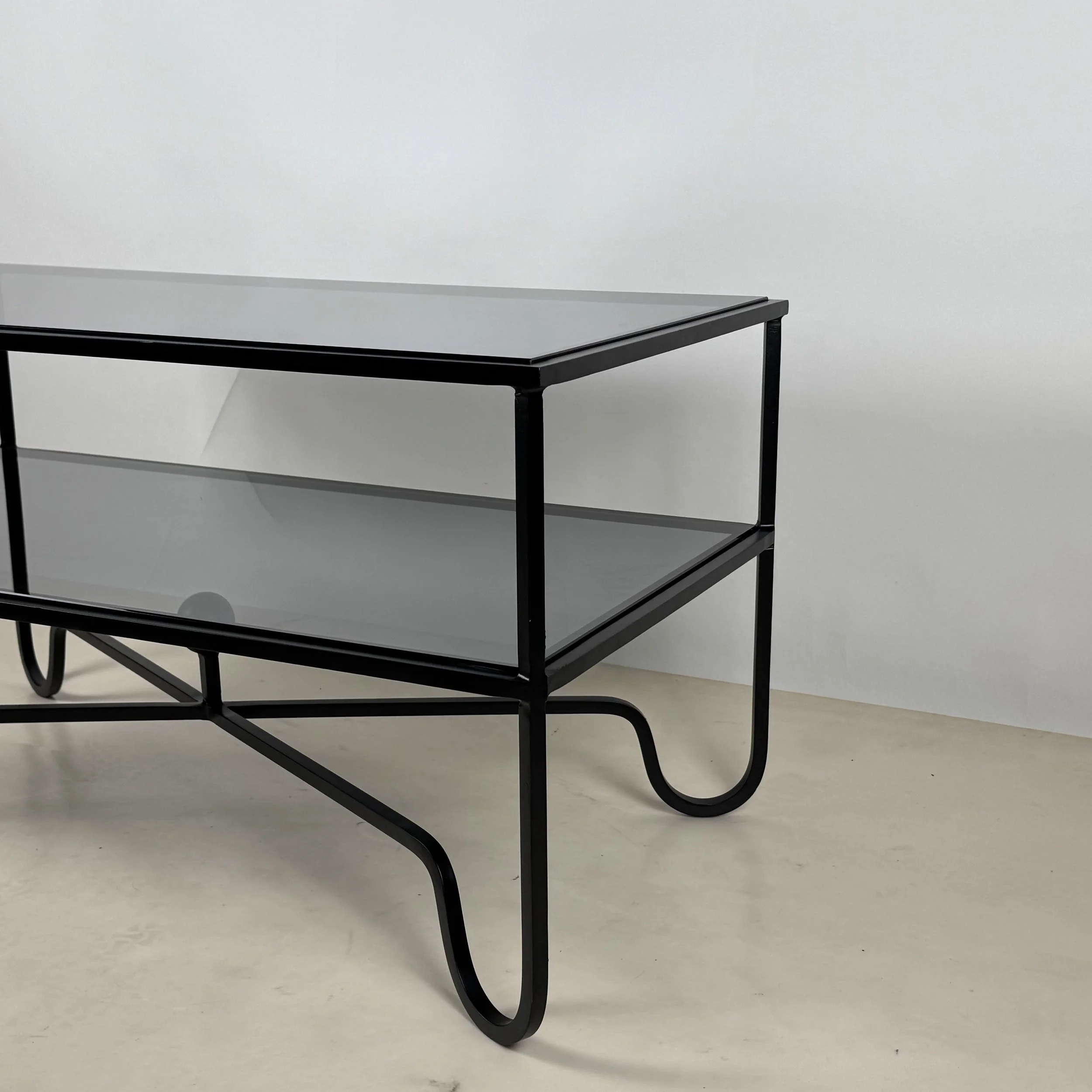 2 Tier Entretoise Smoked Glass_7.jpeg
