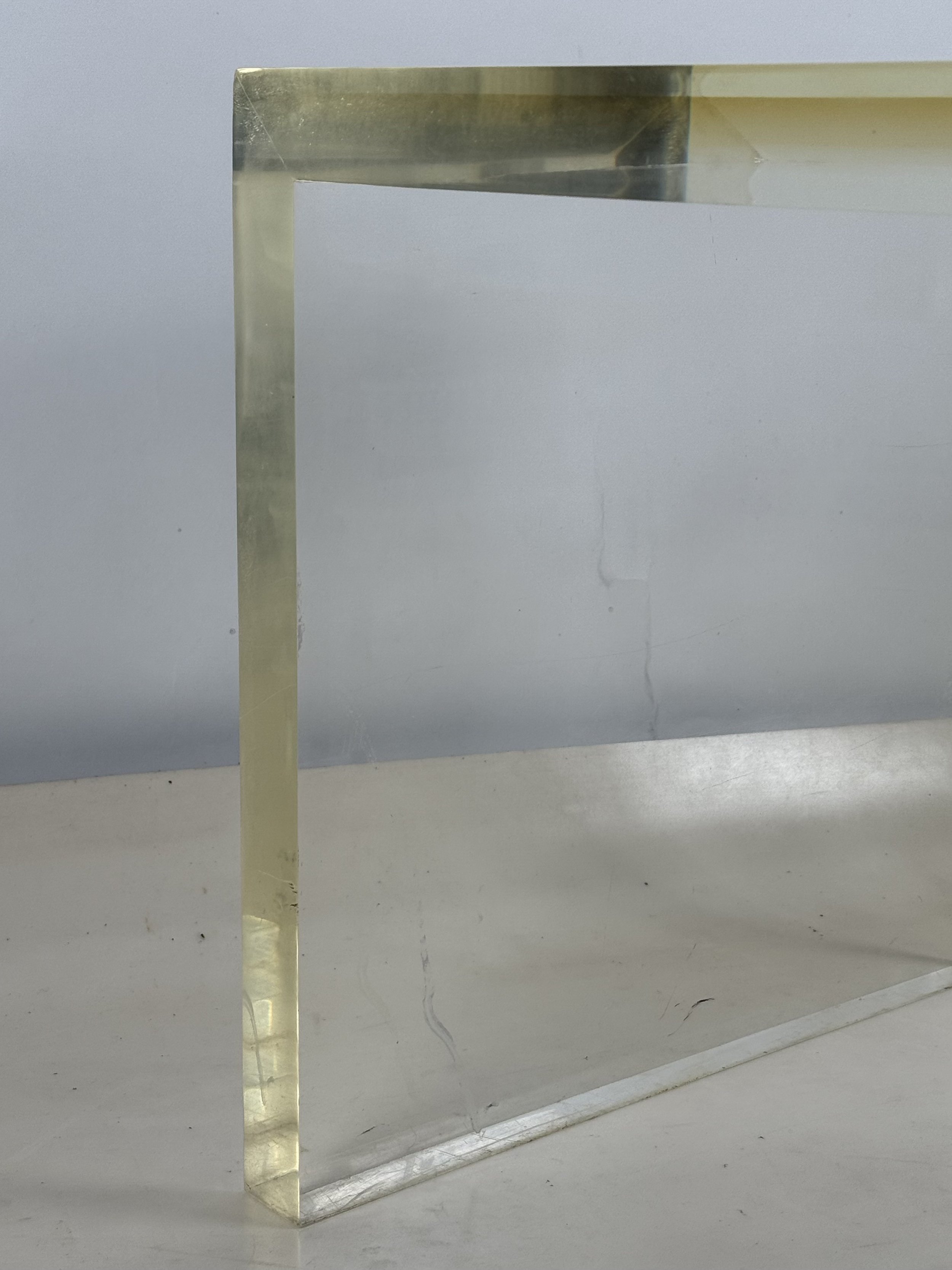 Thick Lucite Side Tabel-5.jpeg
