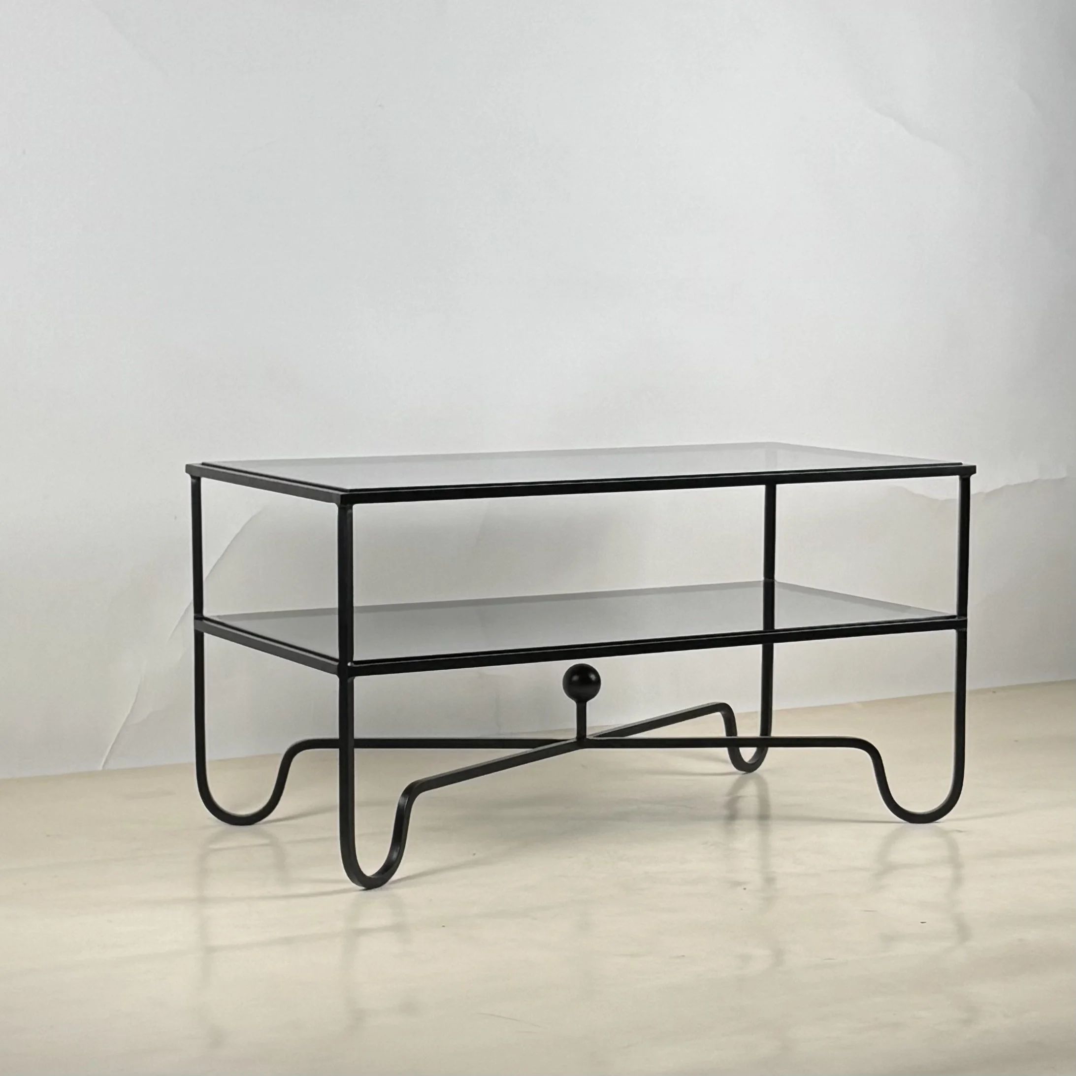 2 Tier Entretoise Smoked Glass_5.jpeg