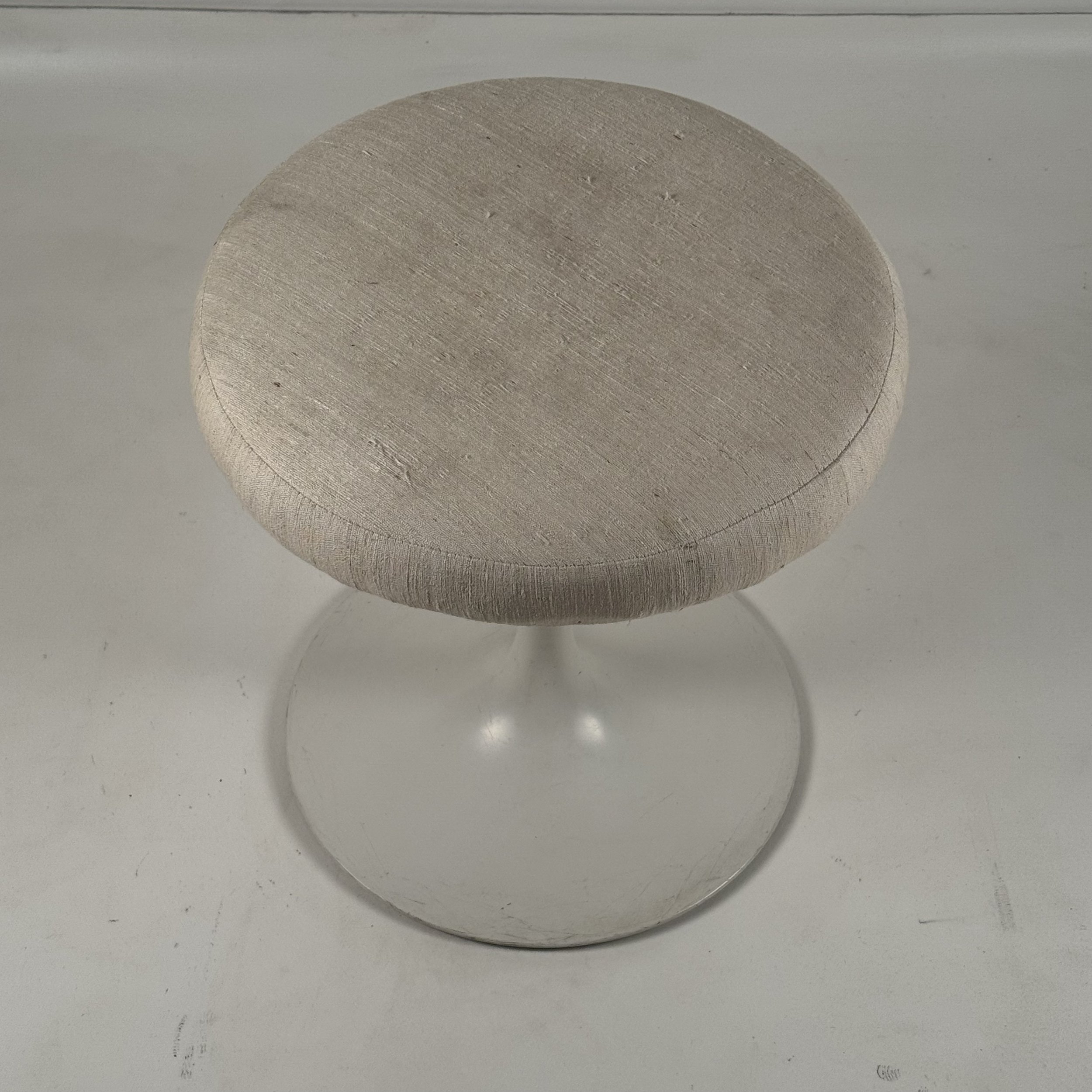Tulip Stool Solo 3.jpeg