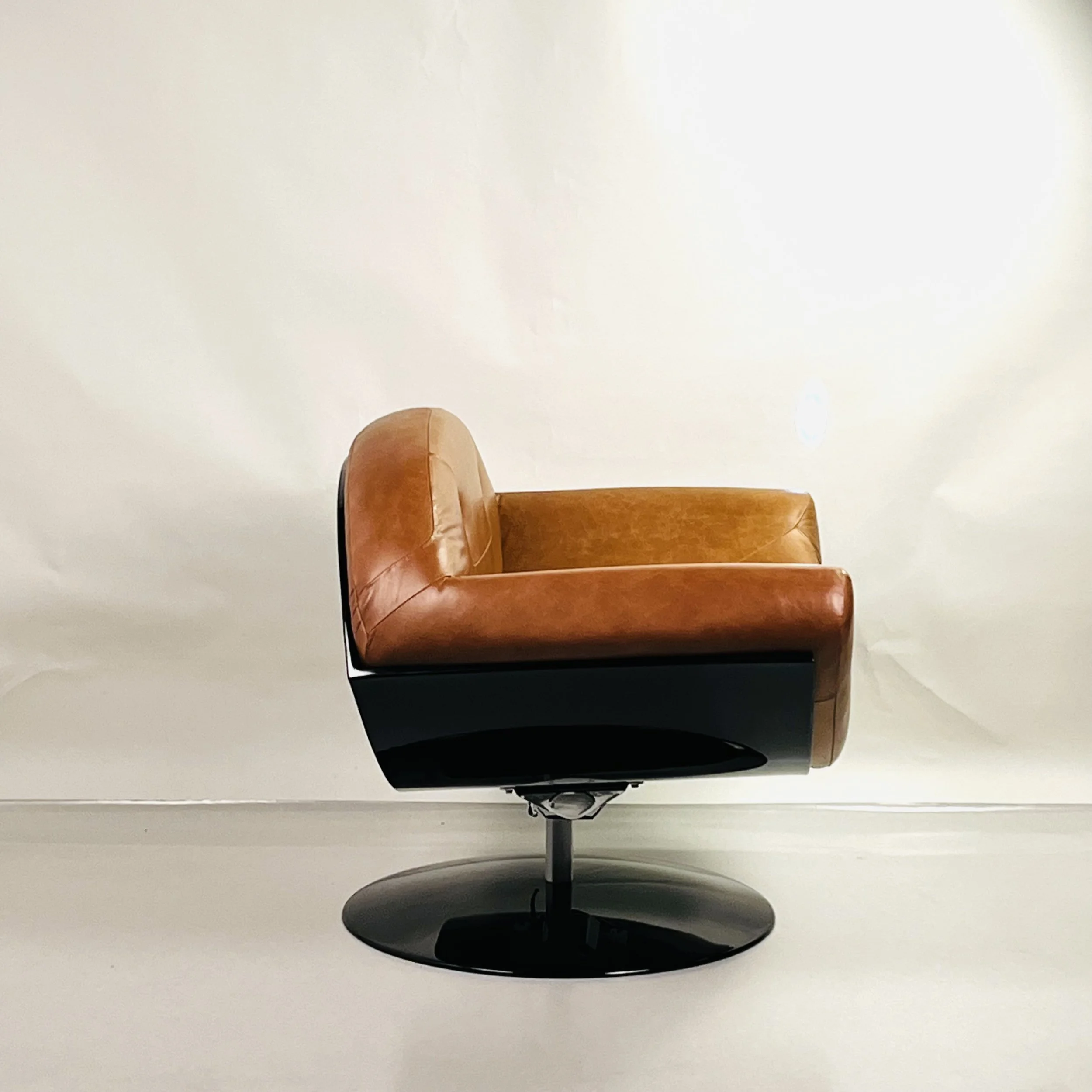 Fasanello leather armchair-3.jpg