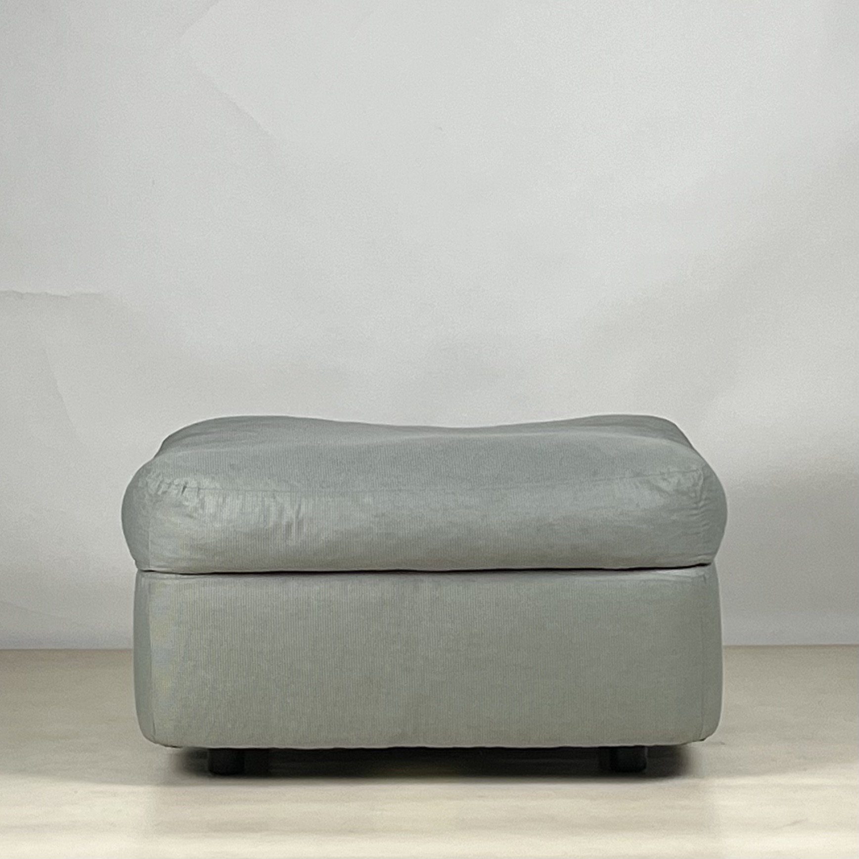 DIRECTIONAL Lounge Chair 13.jpeg