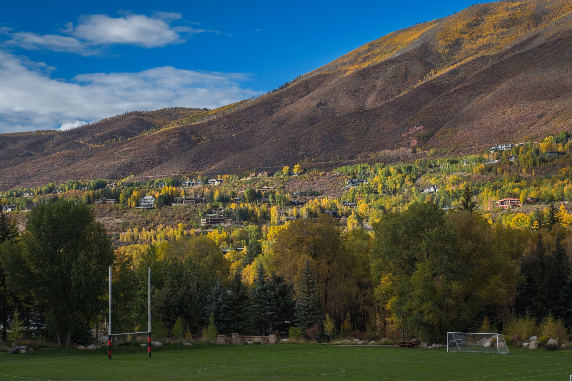073562933-aspen-fotball-field.jpeg