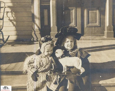 Amelia and Muriel Earhart on Porch 1904 courtesy Purdue University Archives