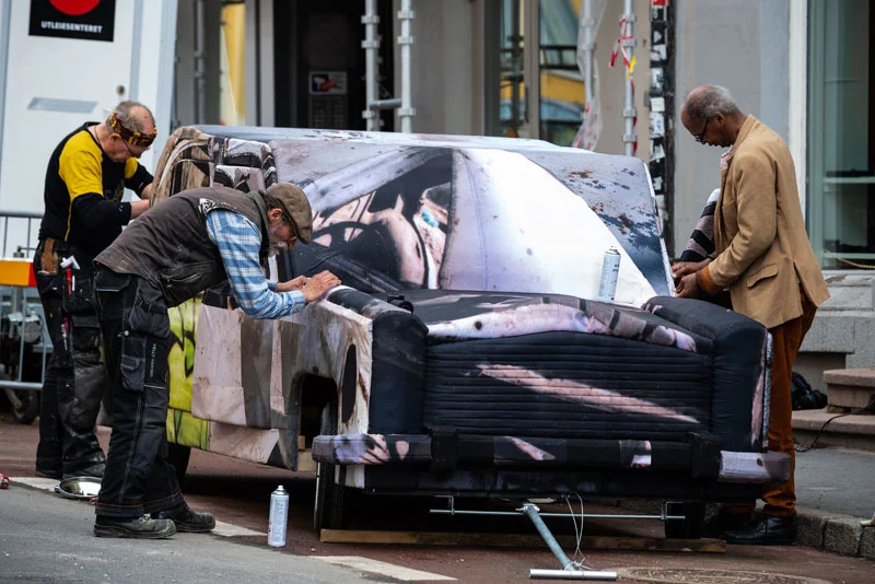Ed D’Souza ’s ‘Migrant-Car’ during construction (Photo: Niklas-Hart, courtesy osloBIENNALEN, © Niklas-Hart)