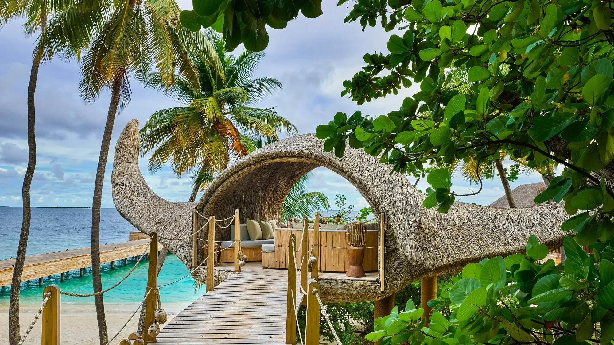 JOALI Maldives Manta Tree House Dining.webp