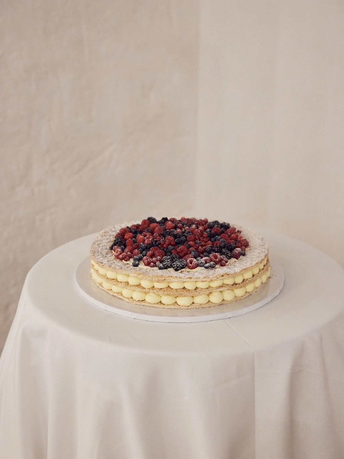 A Millefoglie moment, the Italian way.
Crisp golden pastry, cloud-soft cream and a finale made for romance.
A sweet ending for M+K at Masseria San Giovanni in Puglia captured by @lostinlove_photography 

Bride l @meaganboyle_
Groom l @instaboyle23
Ve