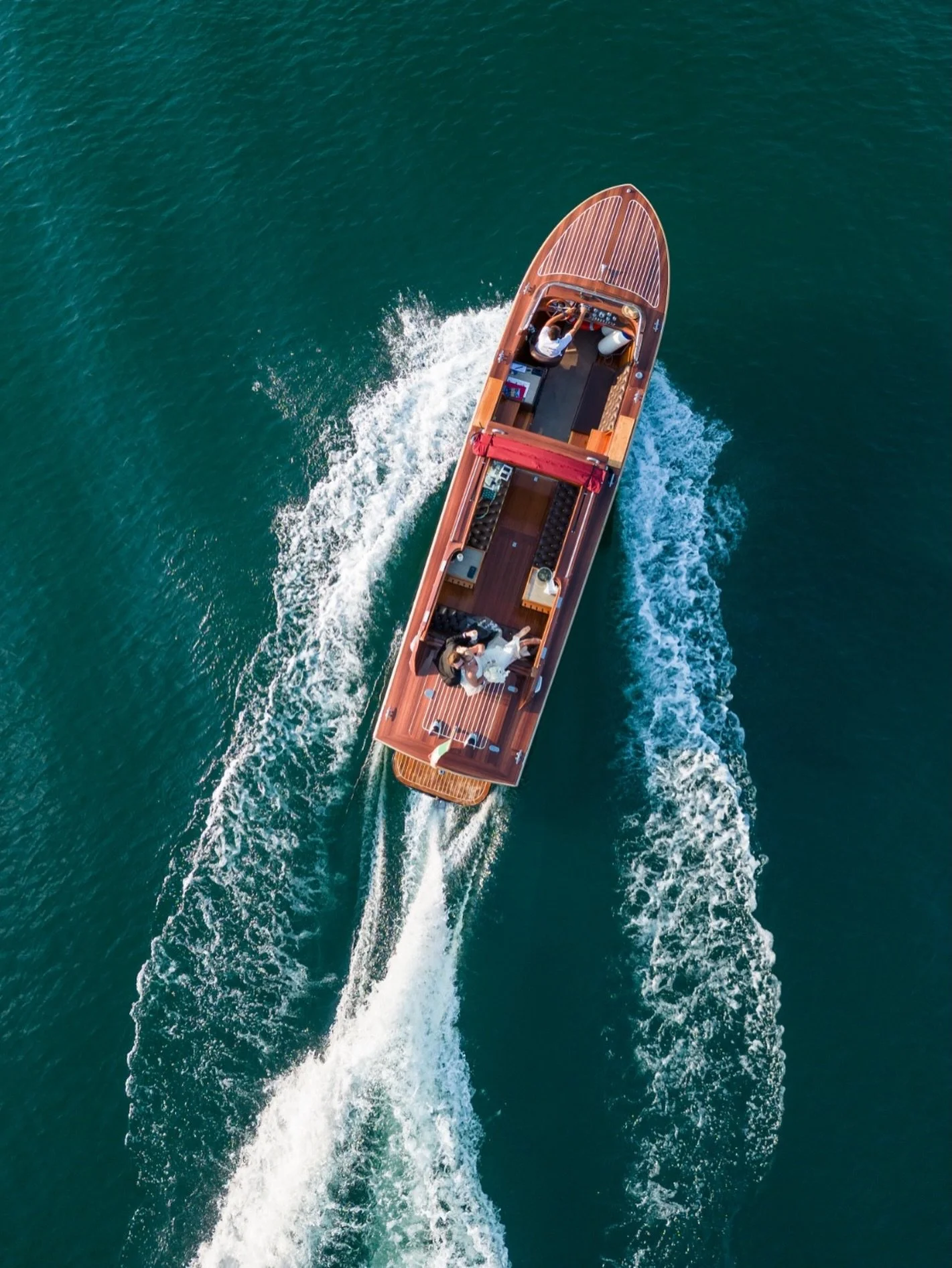 An arrival designed as part of the experience.
In Lake Como, how your guests arrive is just as important as where they arrive to.
We carefully plan these moments to feel seamless, considered and entirely effortless.
2027 Europe weddings are now open.
